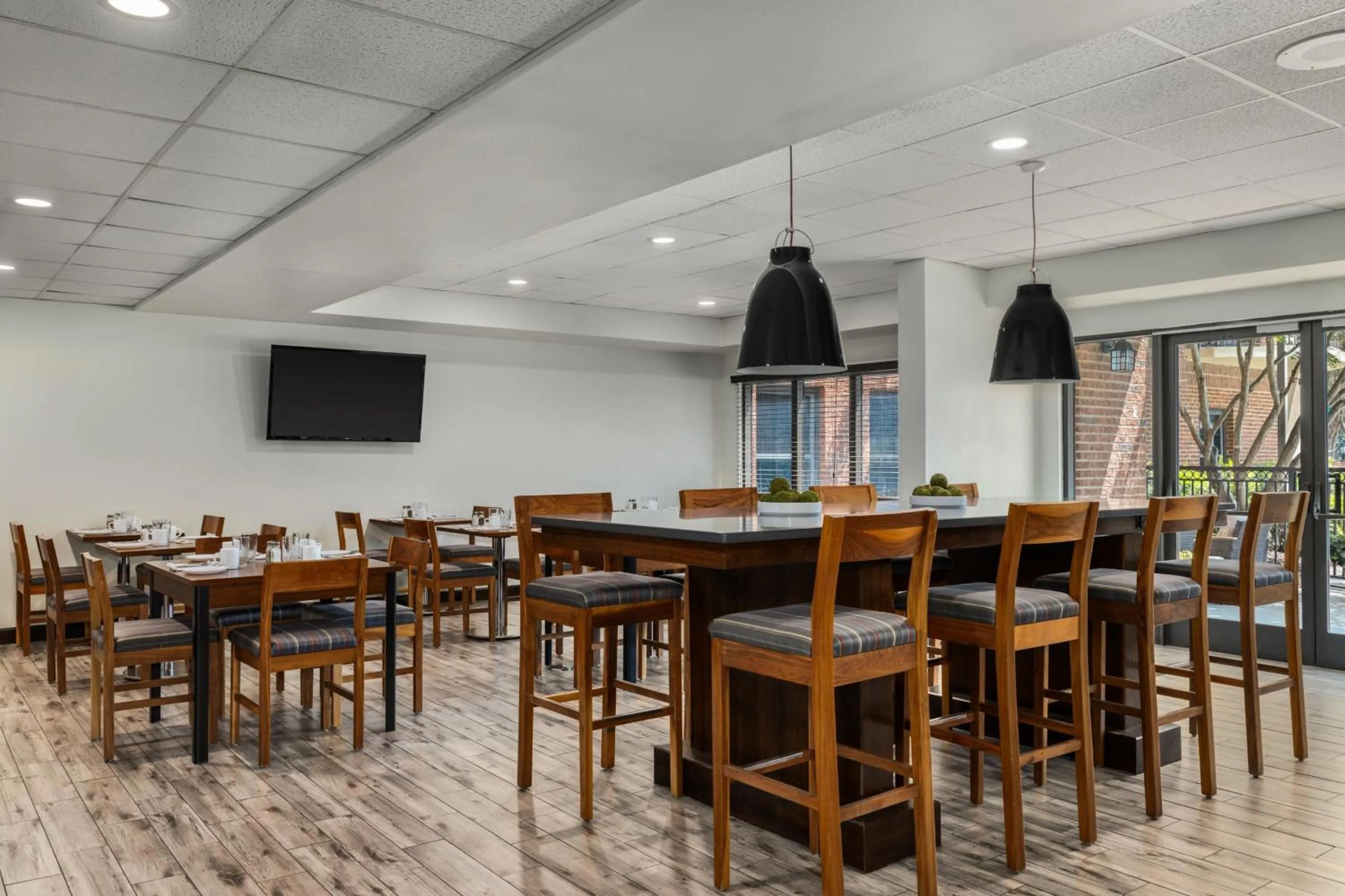 Restaurant/places to eat in Four Points by Sheraton Greensboro Airport