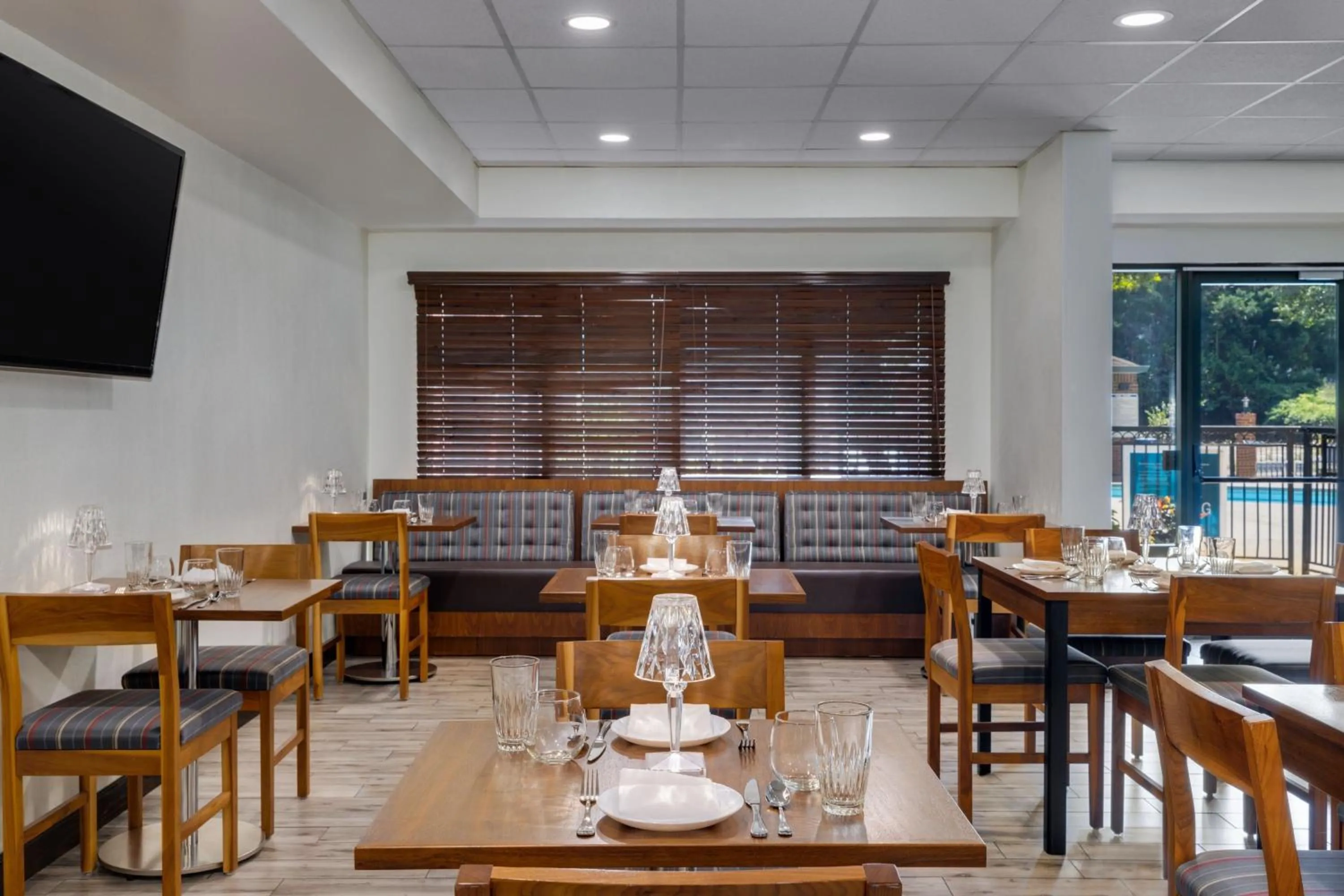 Restaurant/places to eat in Four Points by Sheraton Greensboro Airport