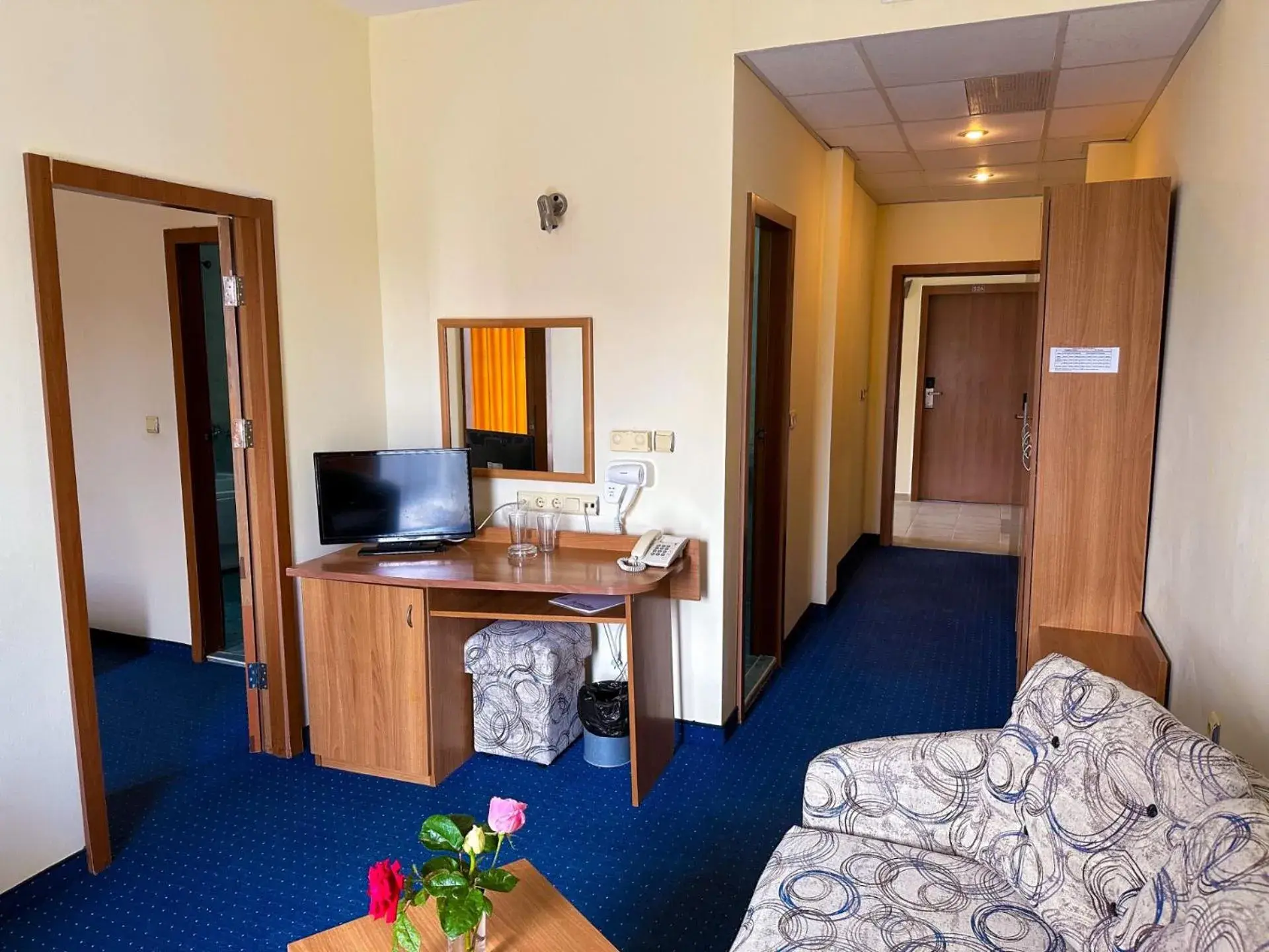 Living room, Bed in Hotel Perunika Living room, Bed in Hotel Perunika