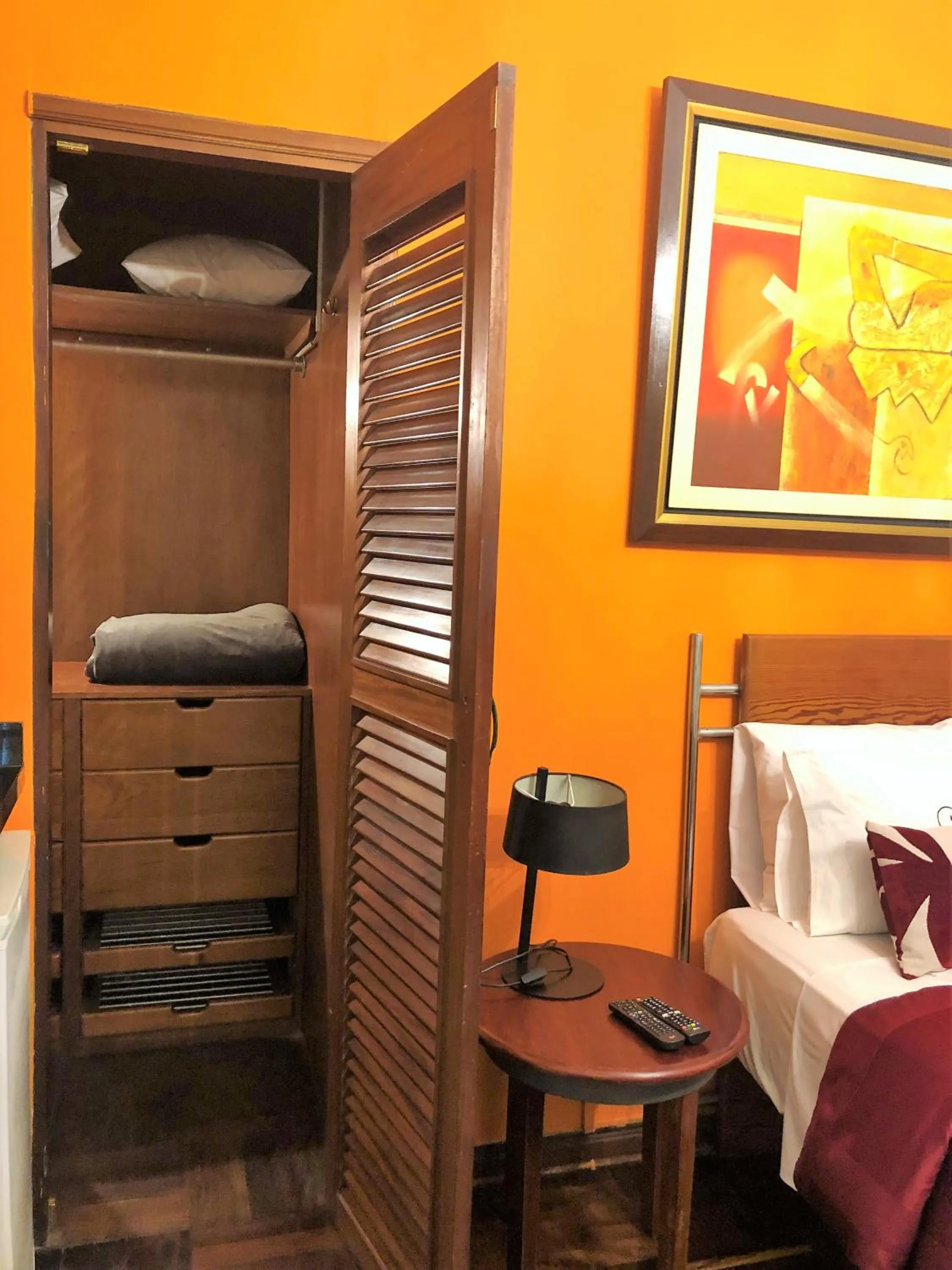 wardrobe, Bed in Peru Star Apart-Hotel