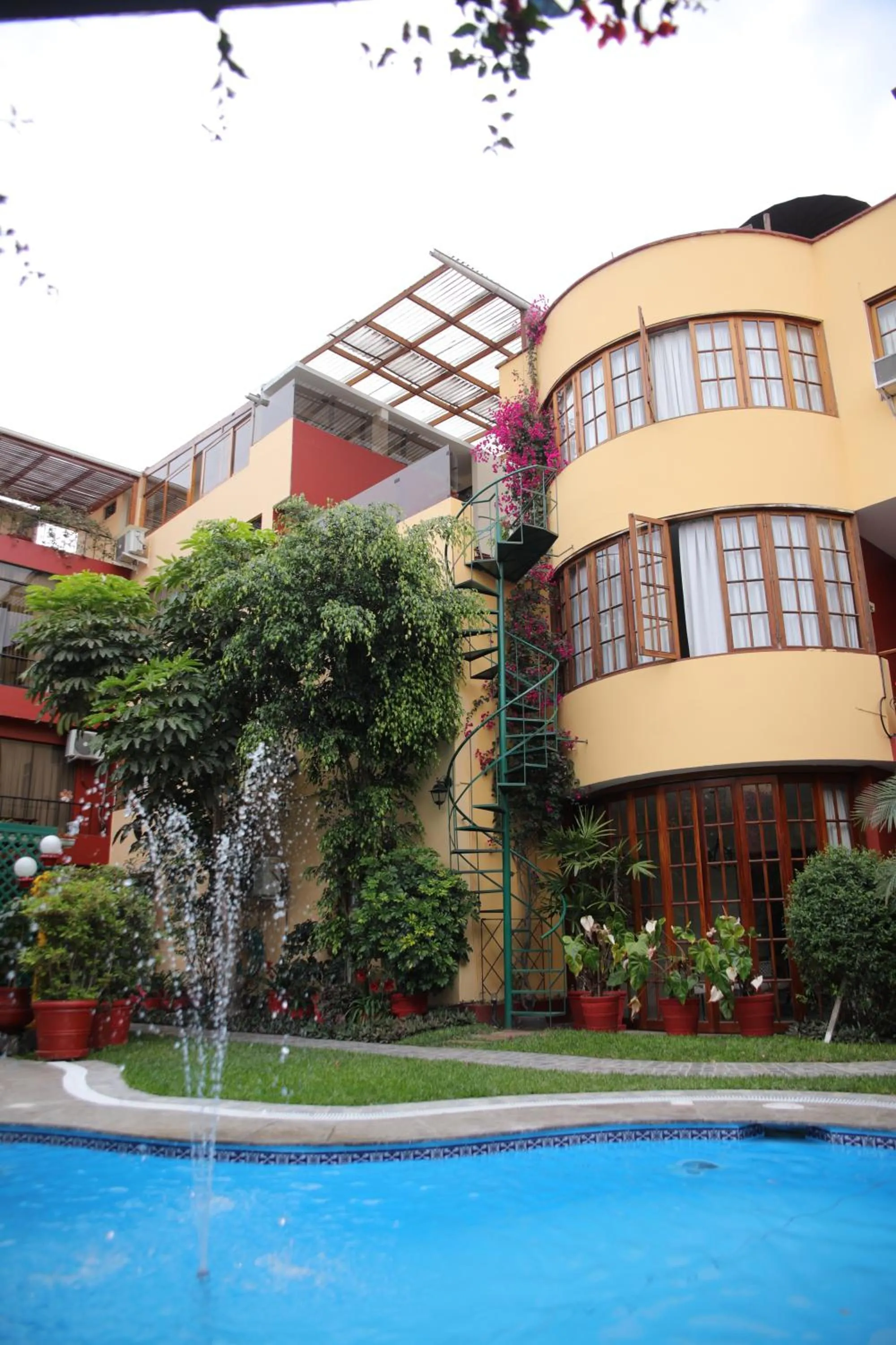 Swimming pool in Peru Star Apart-Hotel