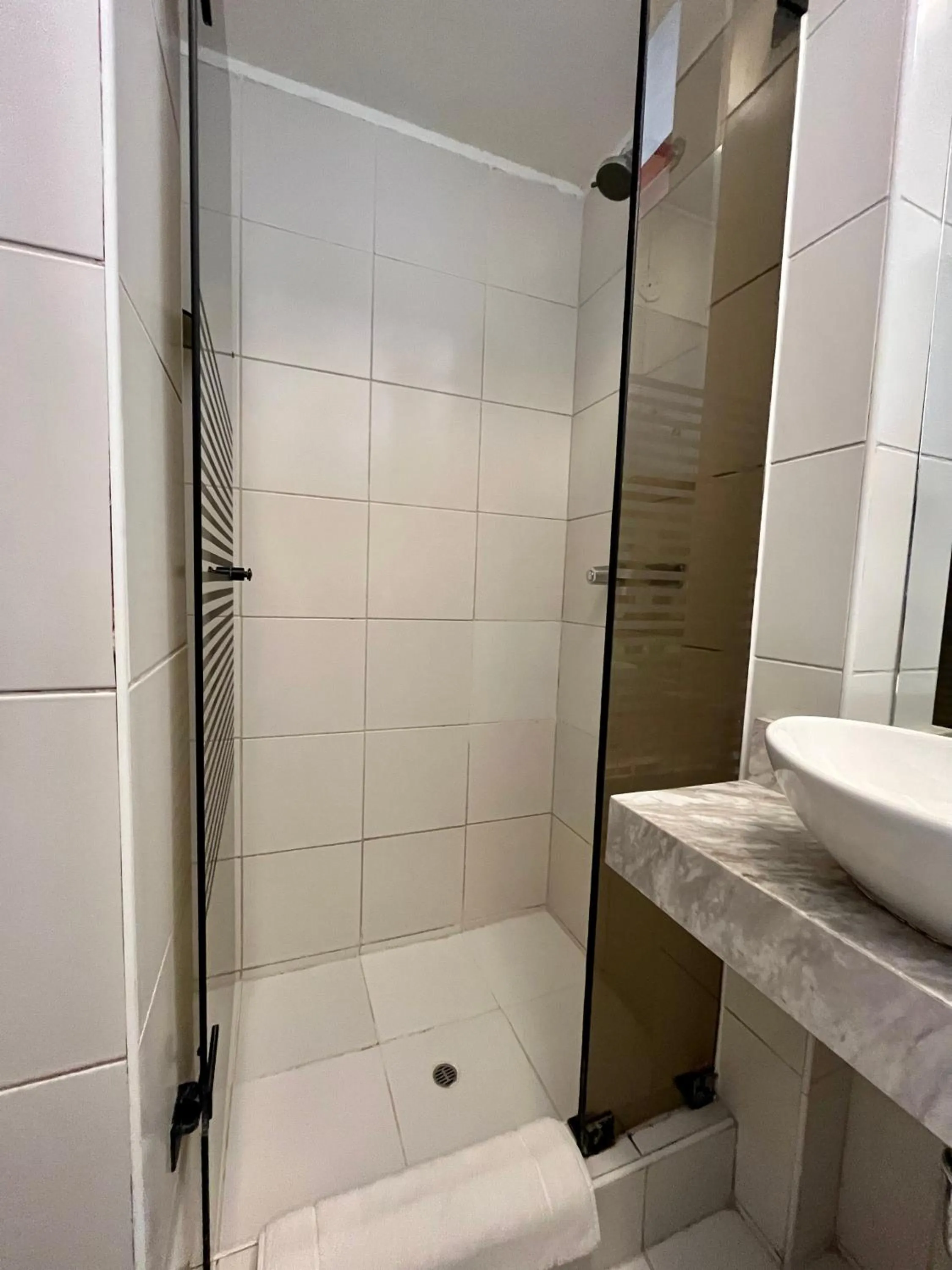Shower in Peru Star Apart-Hotel