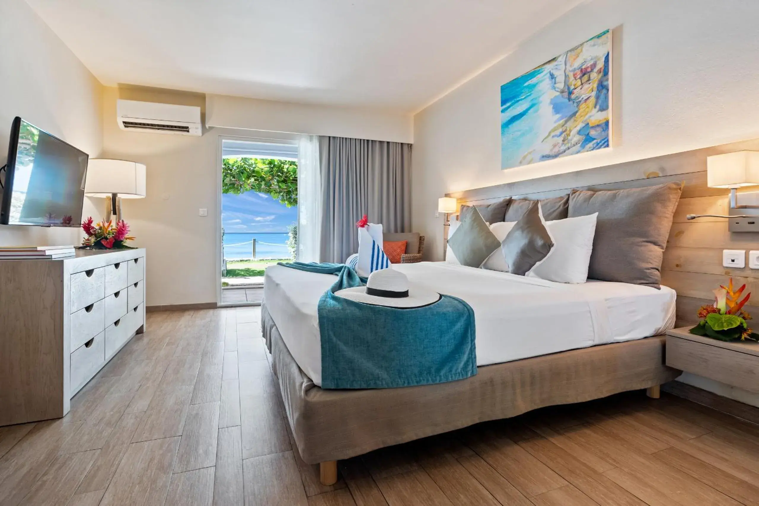 TV and multimedia, Bed in Grand Case Beach Club TV and multimedia, Bed in Grand Case Beach Club