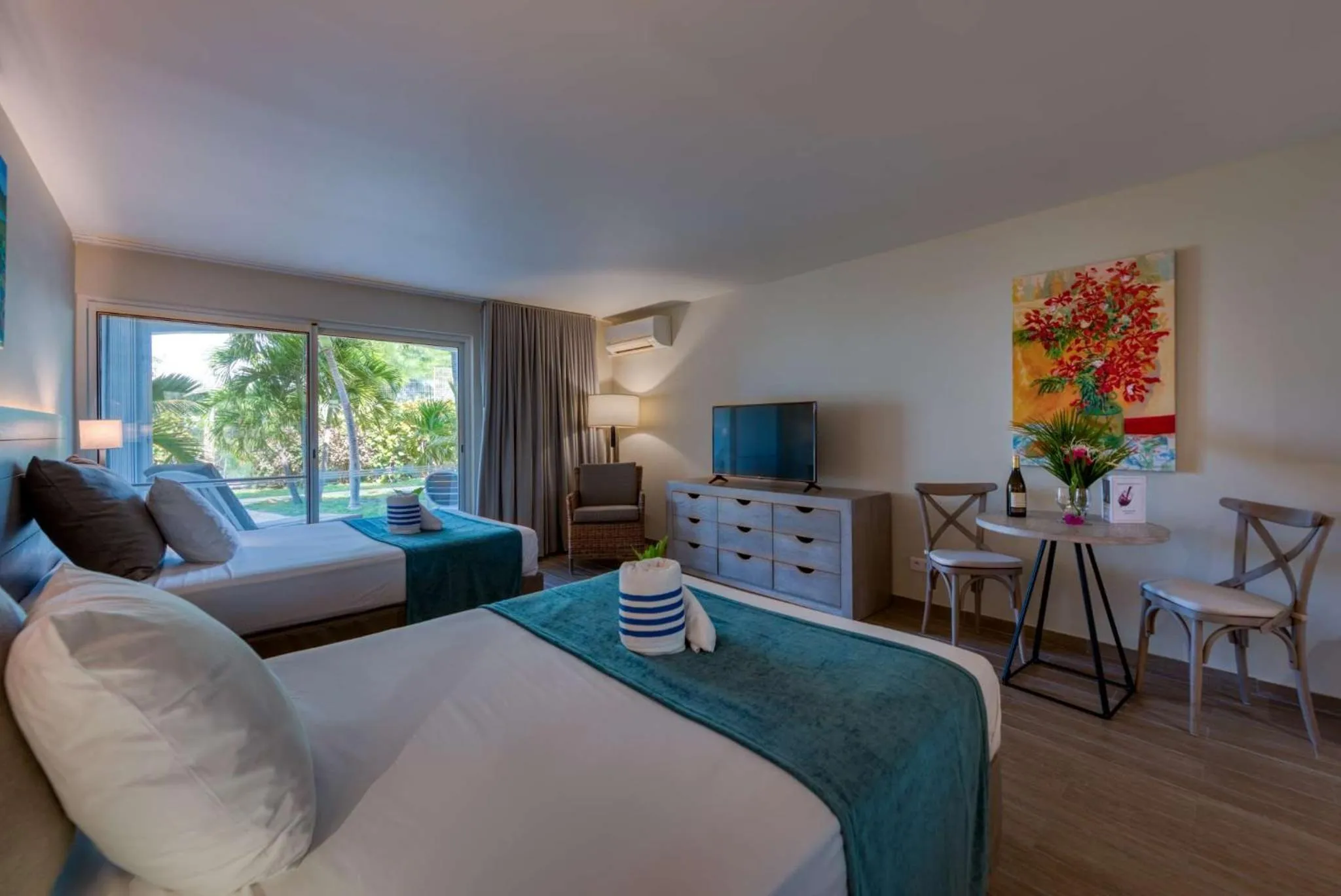 Bathroom, Bed in Grand Case Beach Club