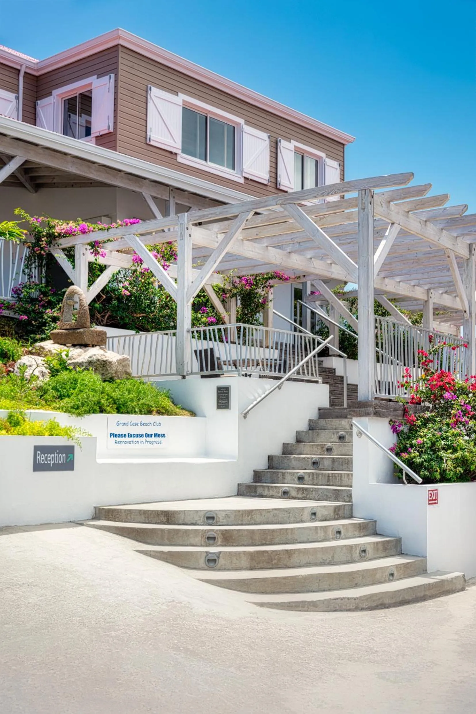 Property building in Grand Case Beach Club