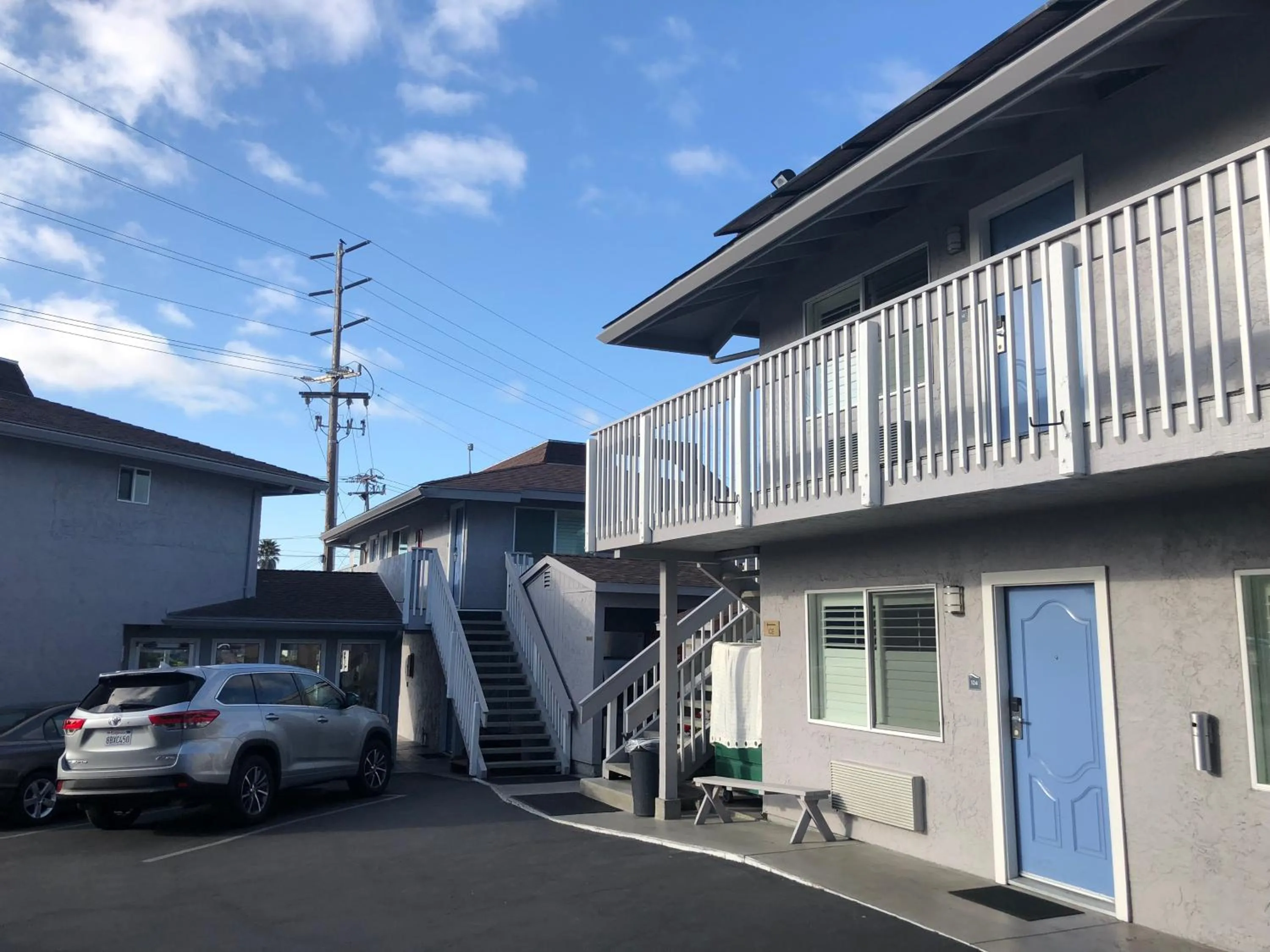 Property building in Pacific Inn Monterey