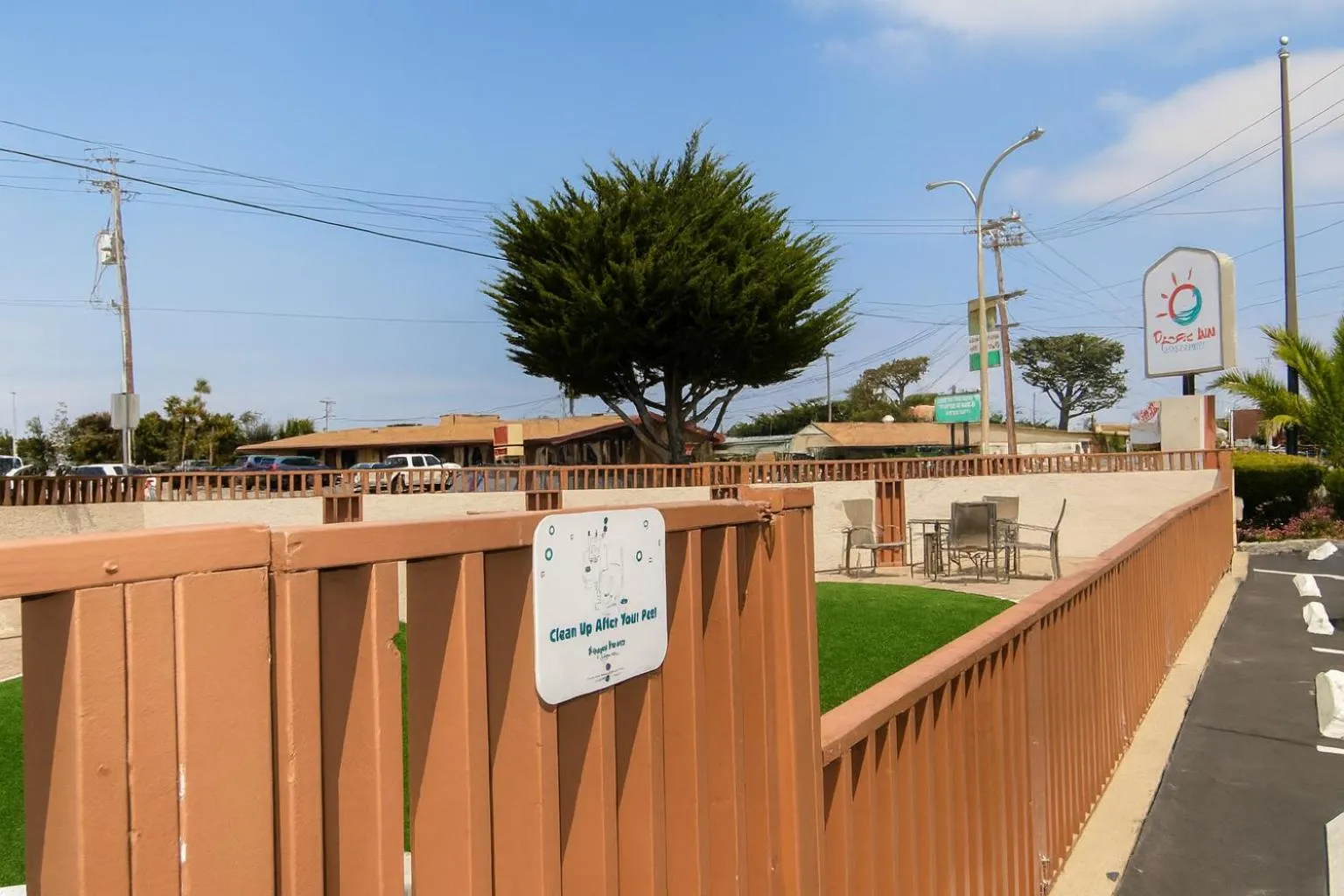 Property building in Pacific Inn Monterey