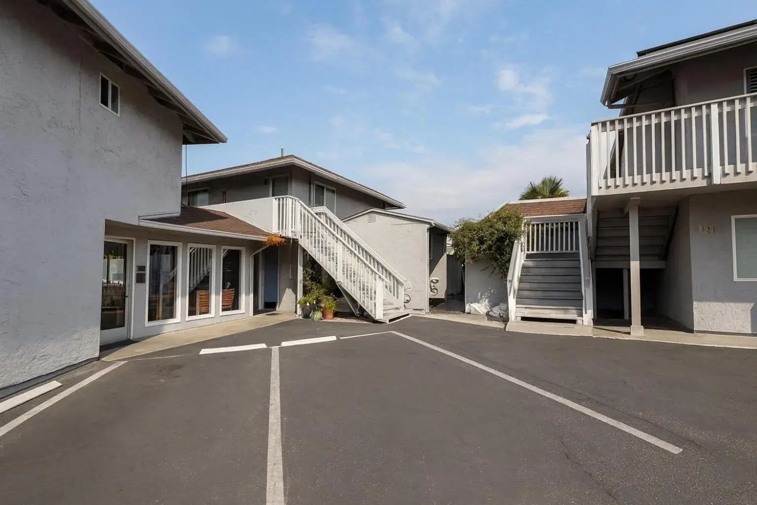 Property building in Pacific Inn Monterey Property building in Pacific Inn Monterey