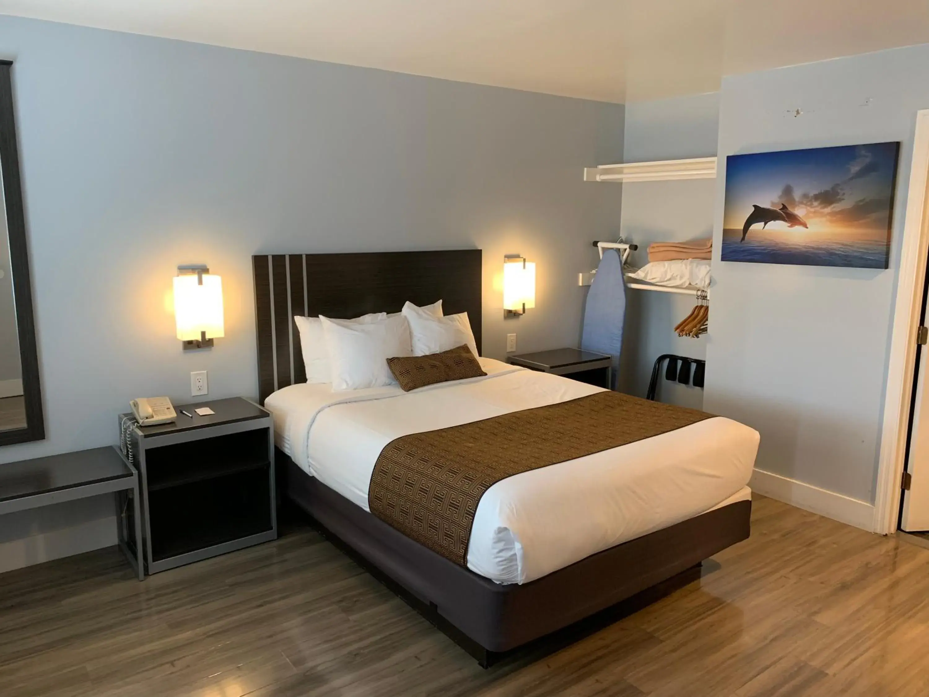 Bedroom, Bed in Pacific Inn Monterey Bedroom, Bed in Pacific Inn Monterey