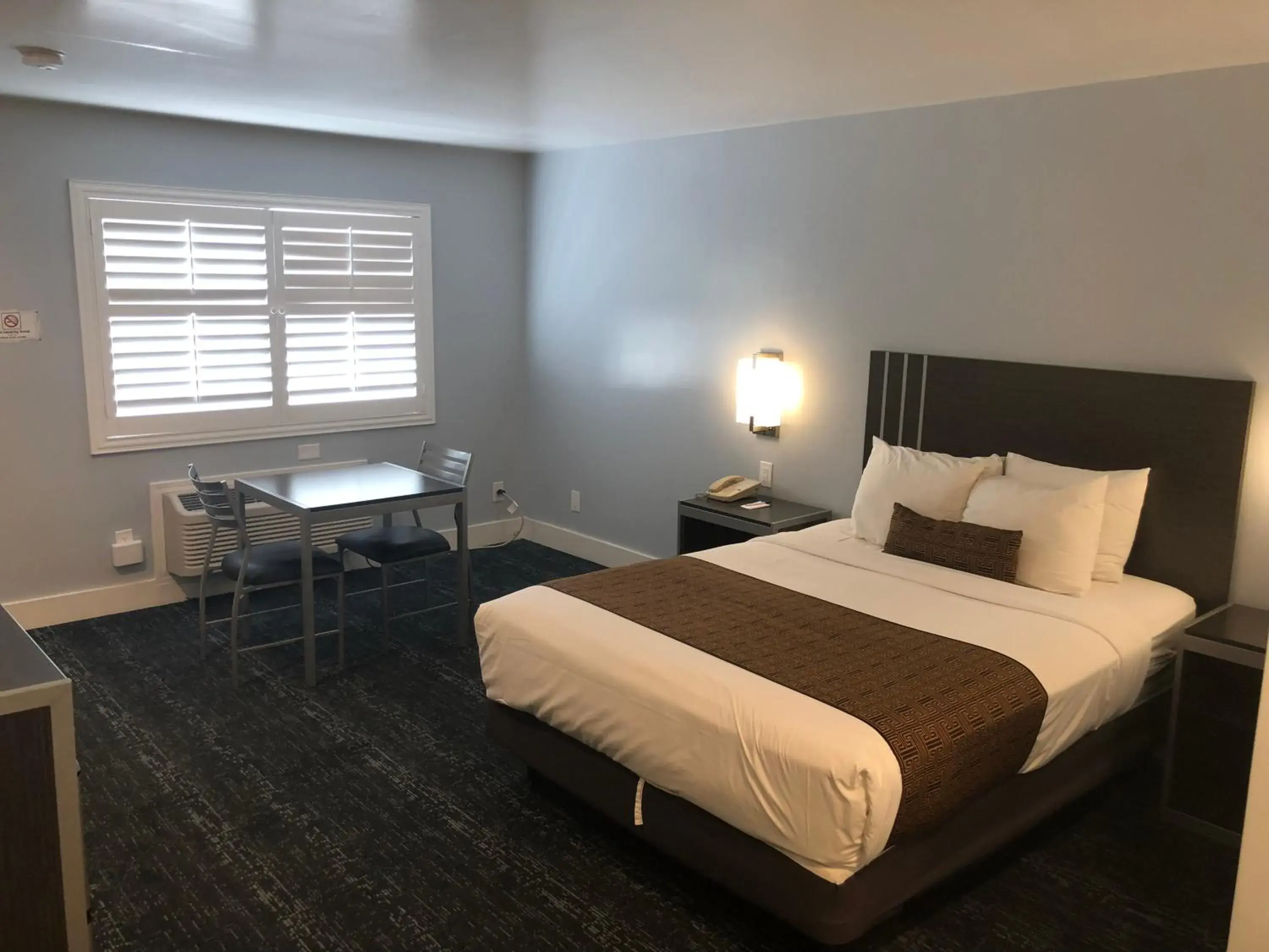 Bedroom, Bed in Pacific Inn Monterey Bedroom, Bed in Pacific Inn Monterey