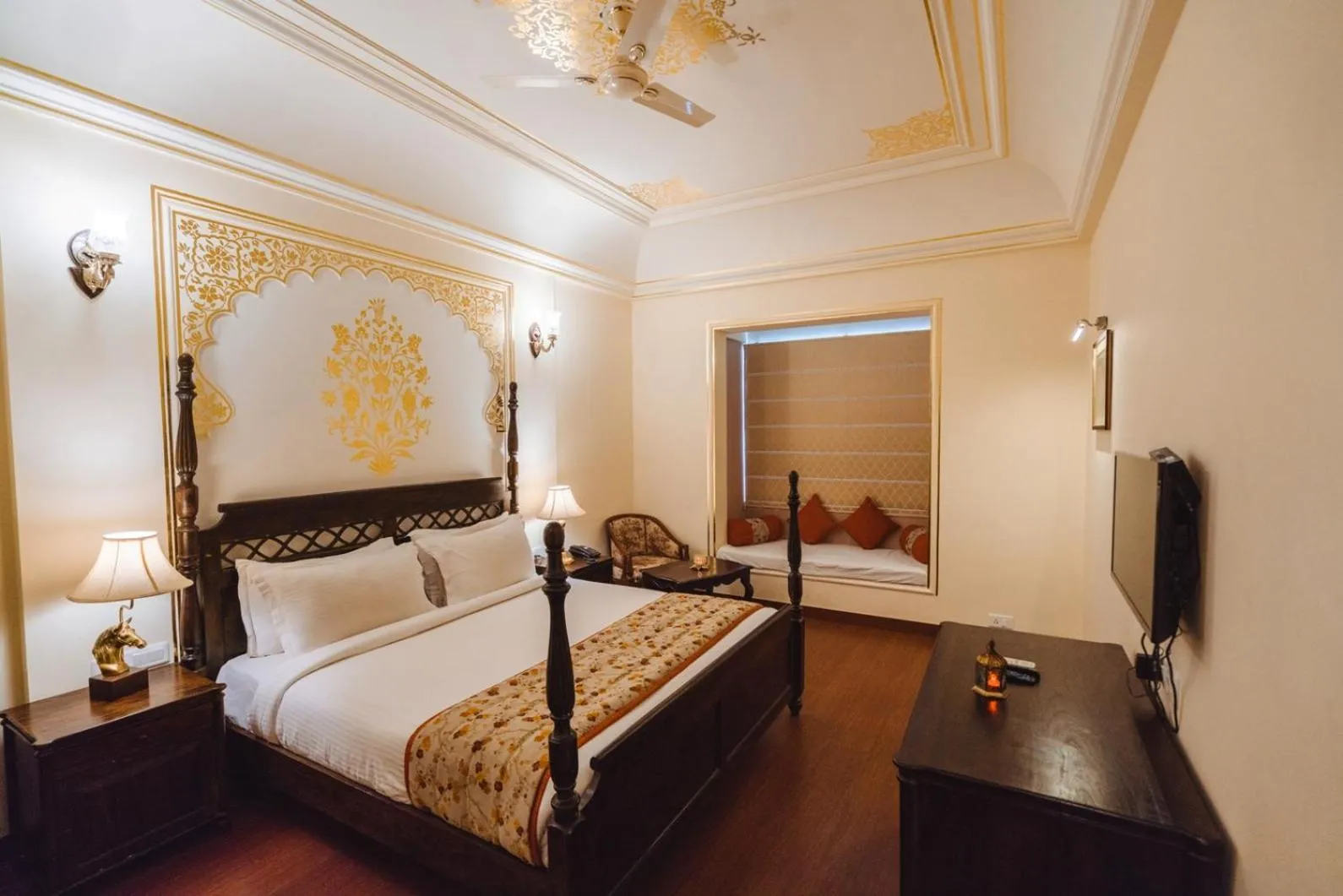 Bed in WelcomHeritage Mount Valley Resort Ranthambore