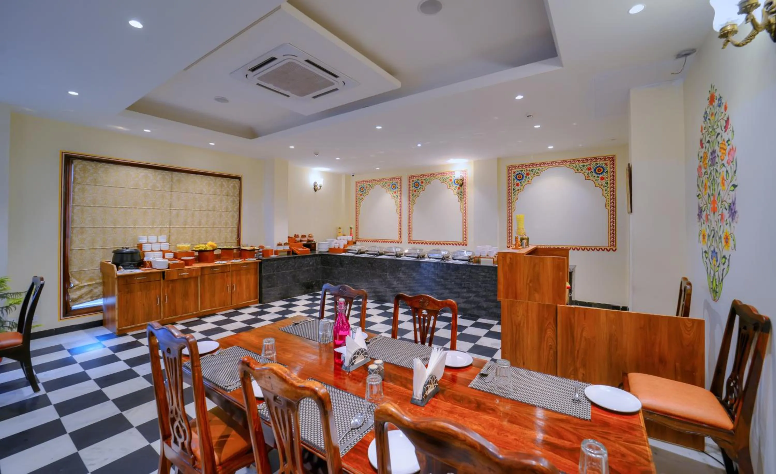 Restaurant/places to eat in WelcomHeritage Mount Valley Resort Ranthambore