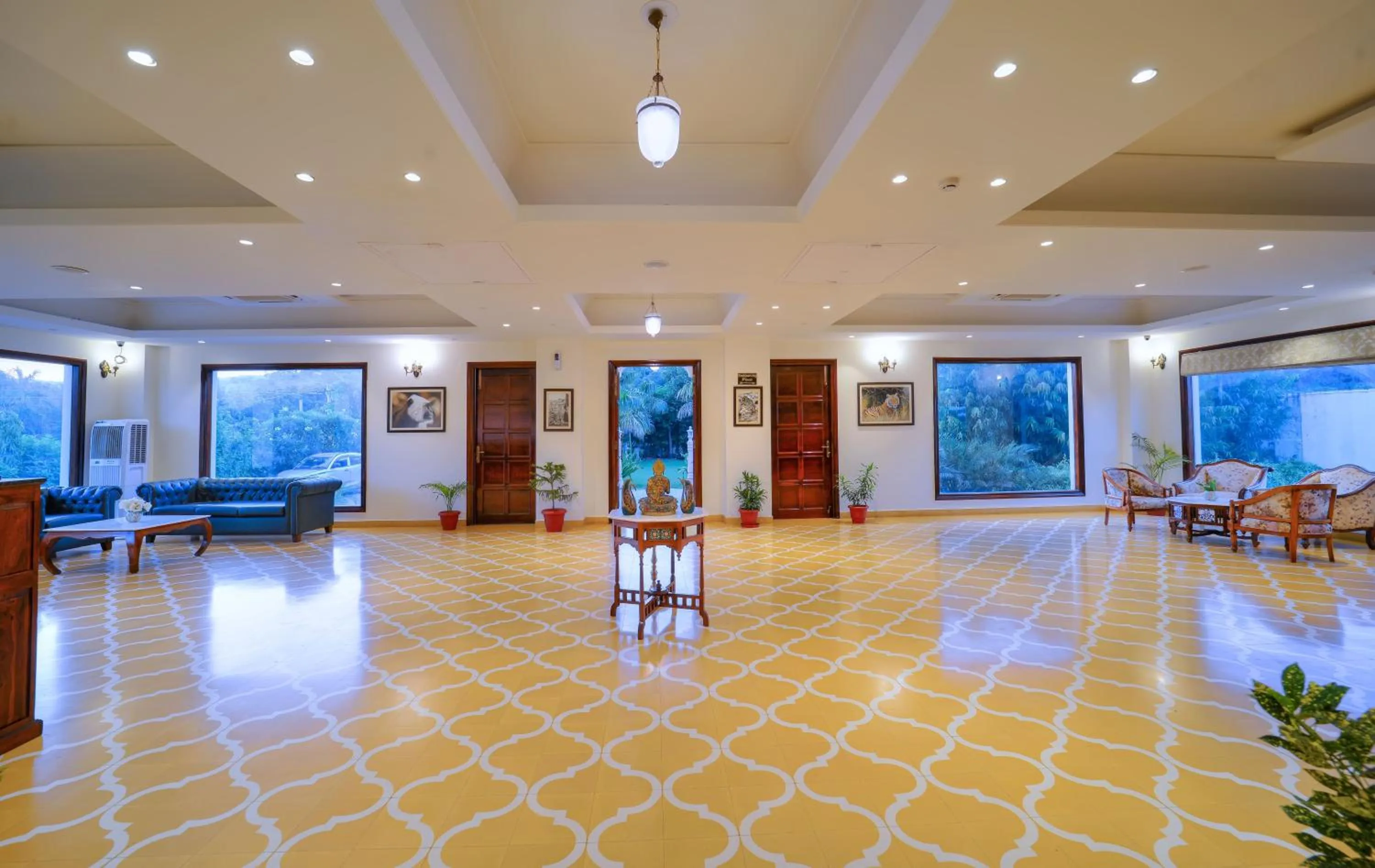 Living room in WelcomHeritage Mount Valley Resort Ranthambore