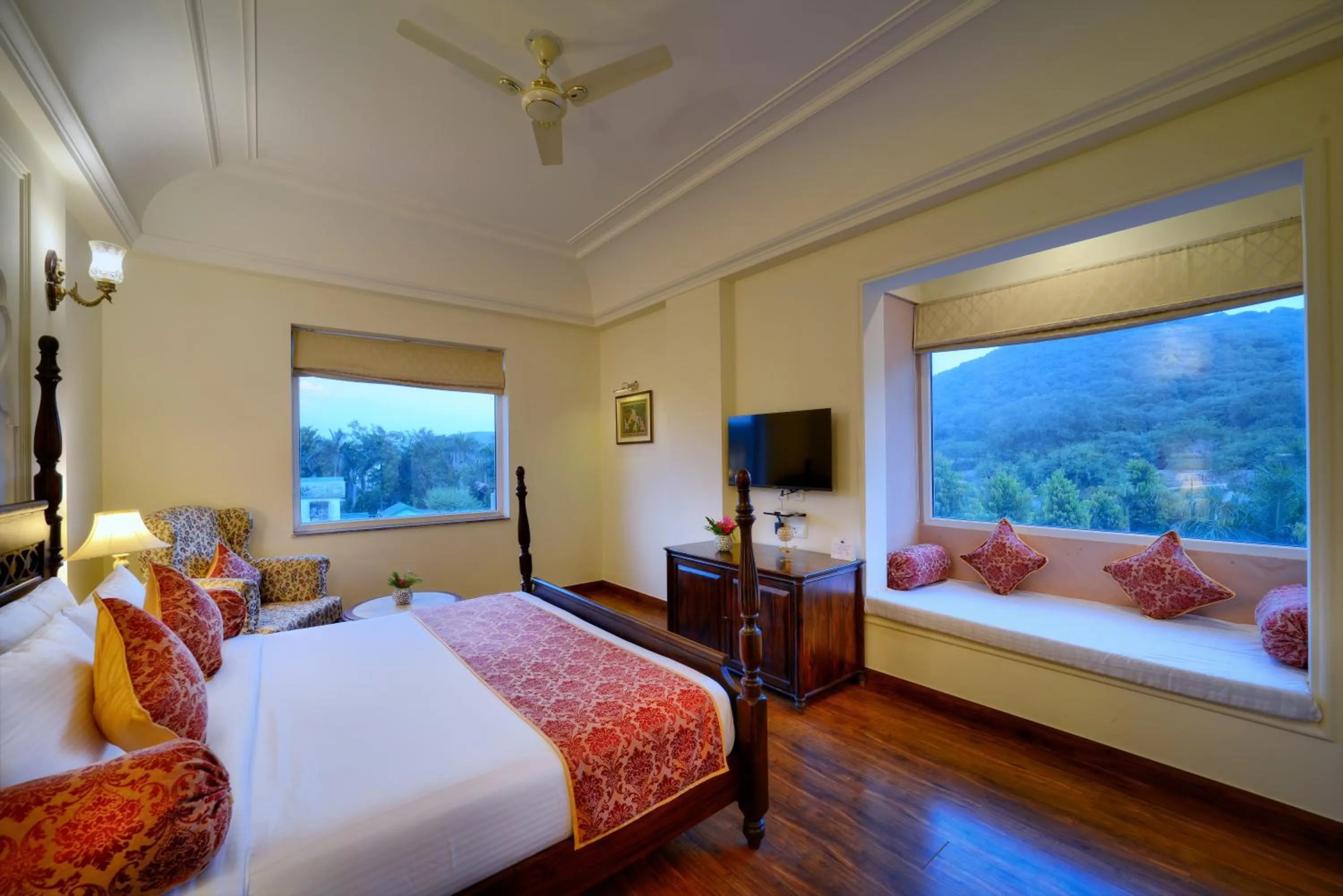 Bed in WelcomHeritage Mount Valley Resort Ranthambore