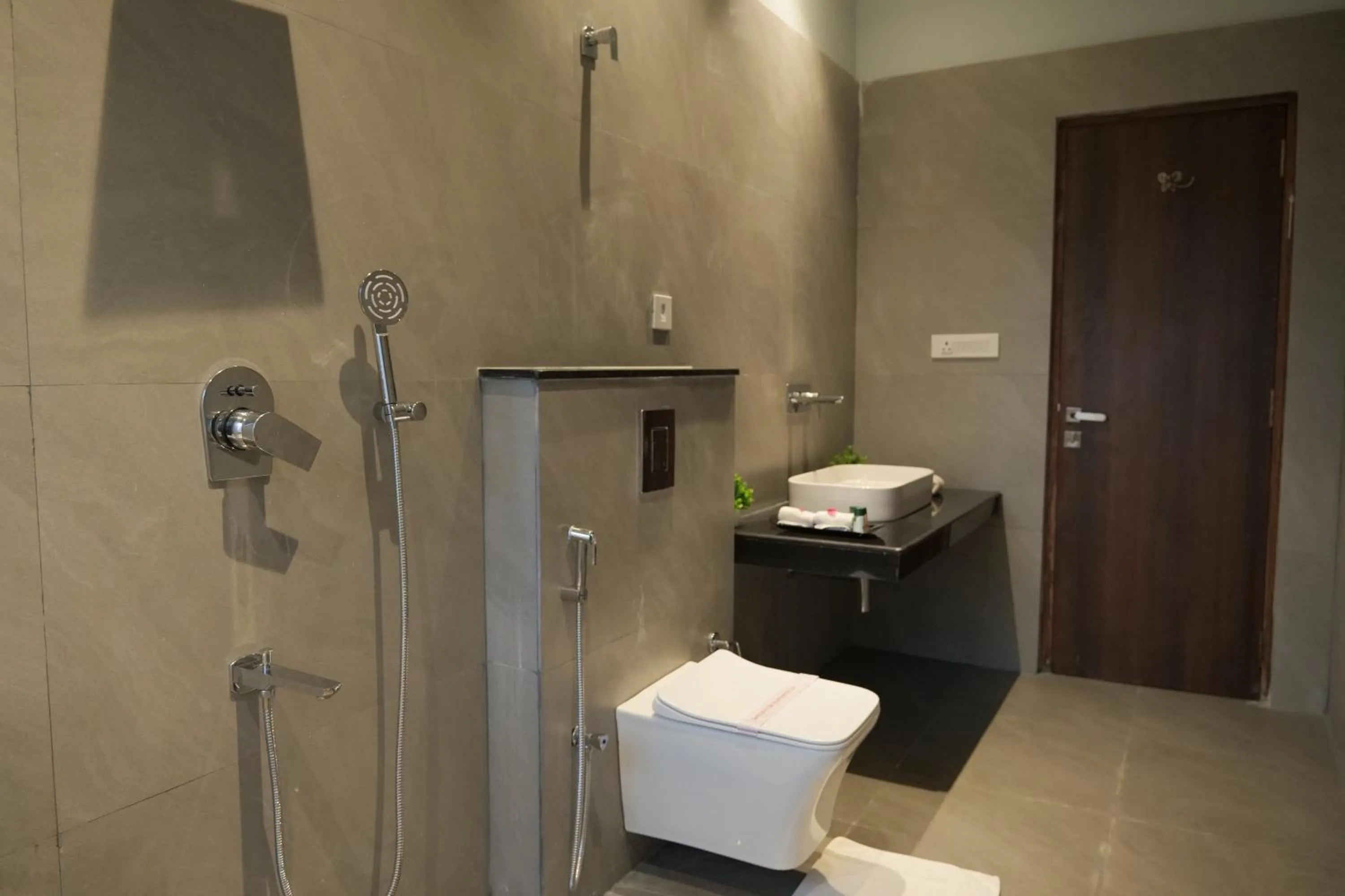 Bathroom in WelcomHeritage Mount Valley Resort Ranthambore