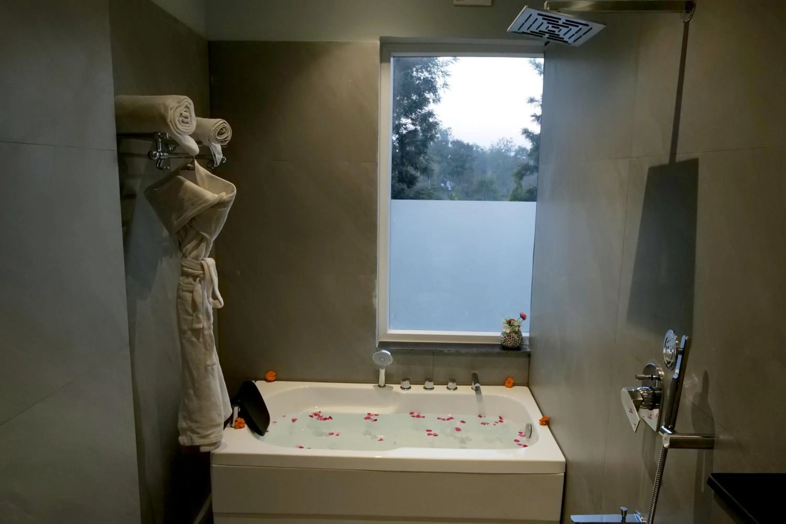 Bathroom in WelcomHeritage Mount Valley Resort Ranthambore