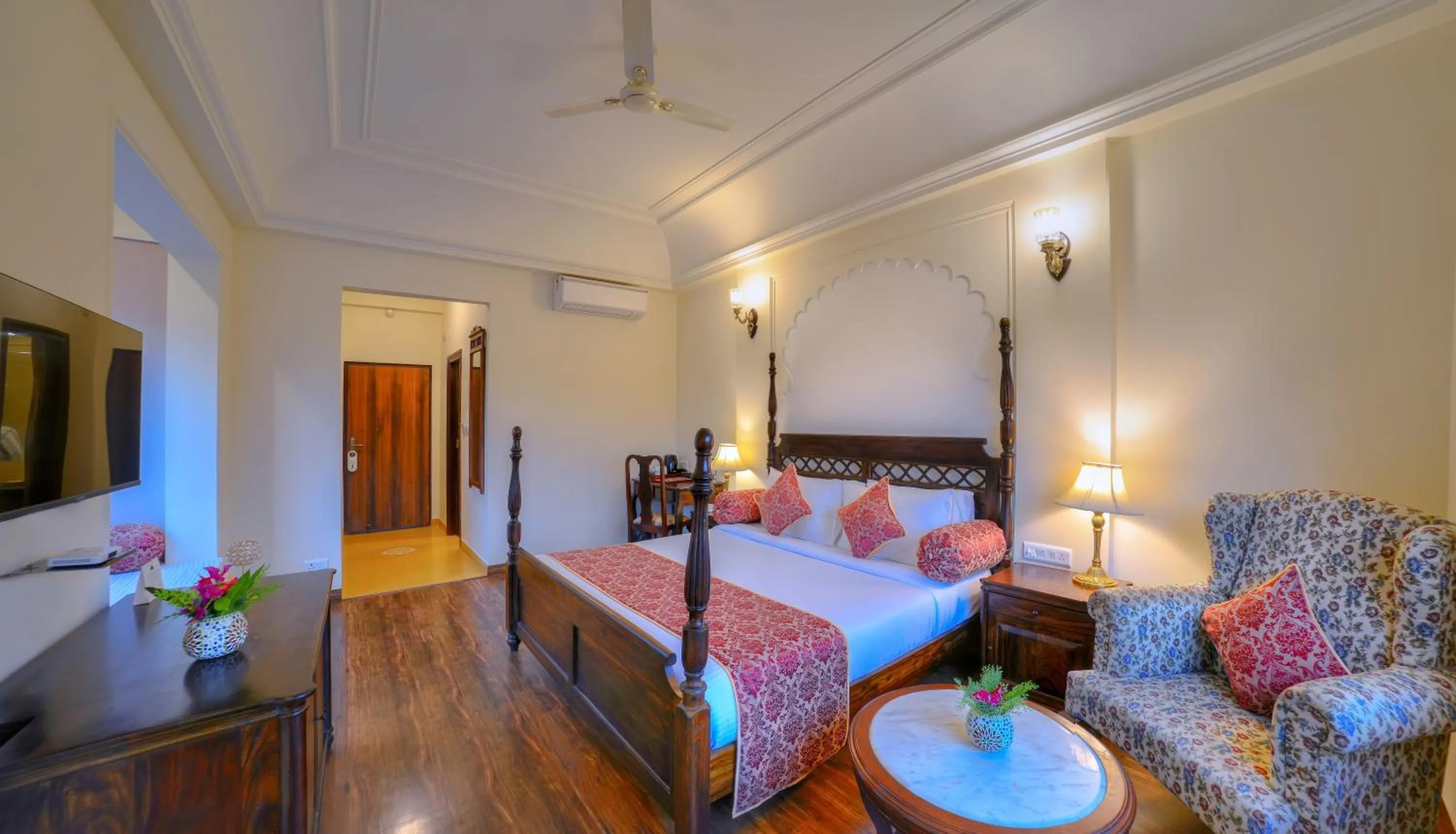 Bed in WelcomHeritage Mount Valley Resort Ranthambore