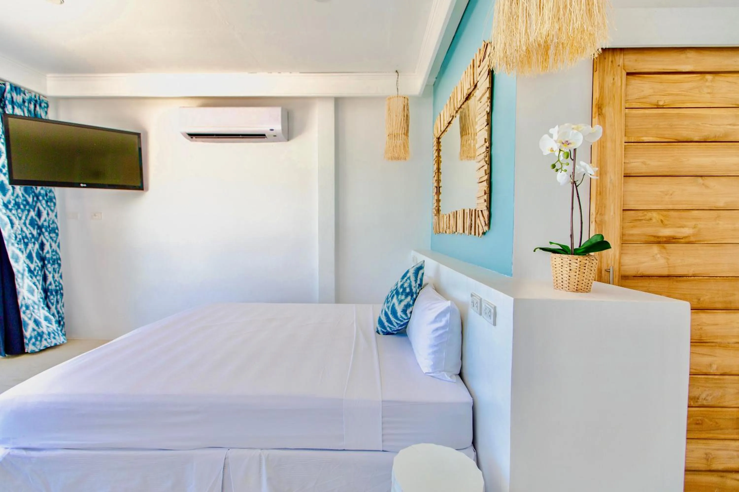 Photo of the whole room, Bed in So KohKoon Beach Resort