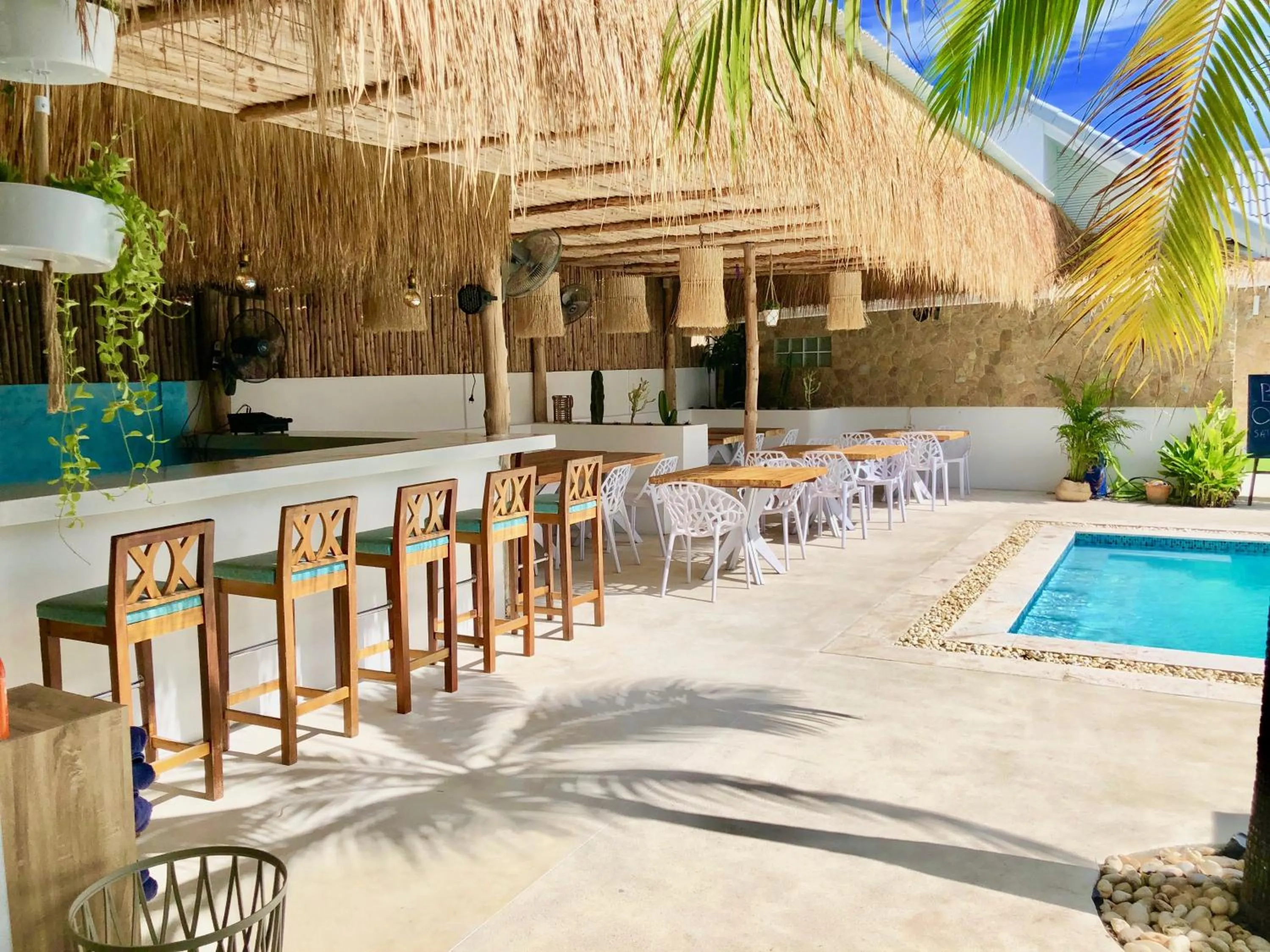 Lounge or bar in So KohKoon Beach Resort