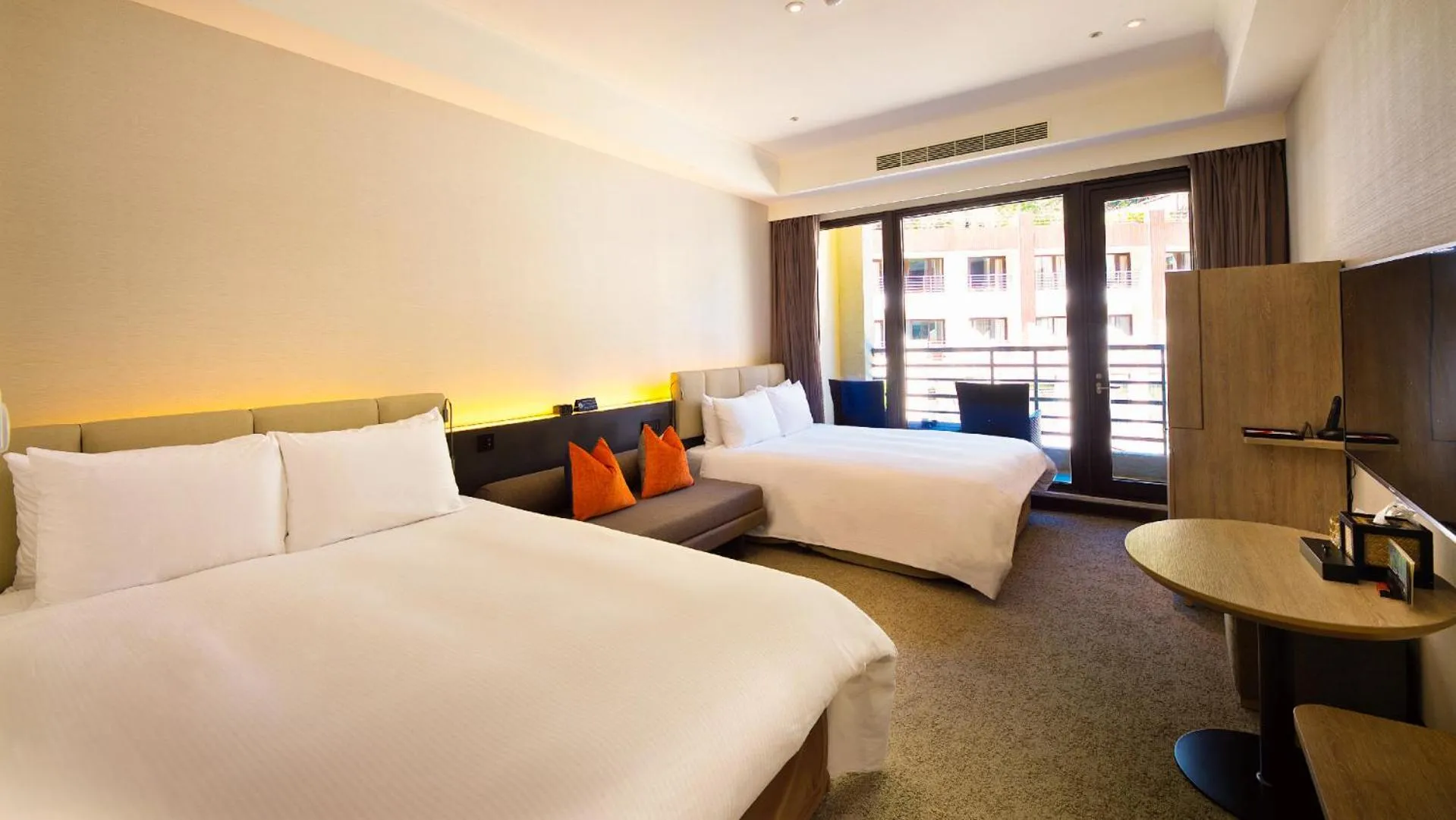 Photo of the whole room, Bed in Silks Place Taroko Hotel