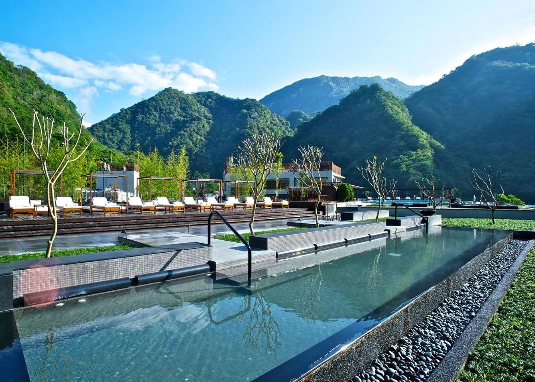 Swimming pool in Silks Place Taroko Hotel