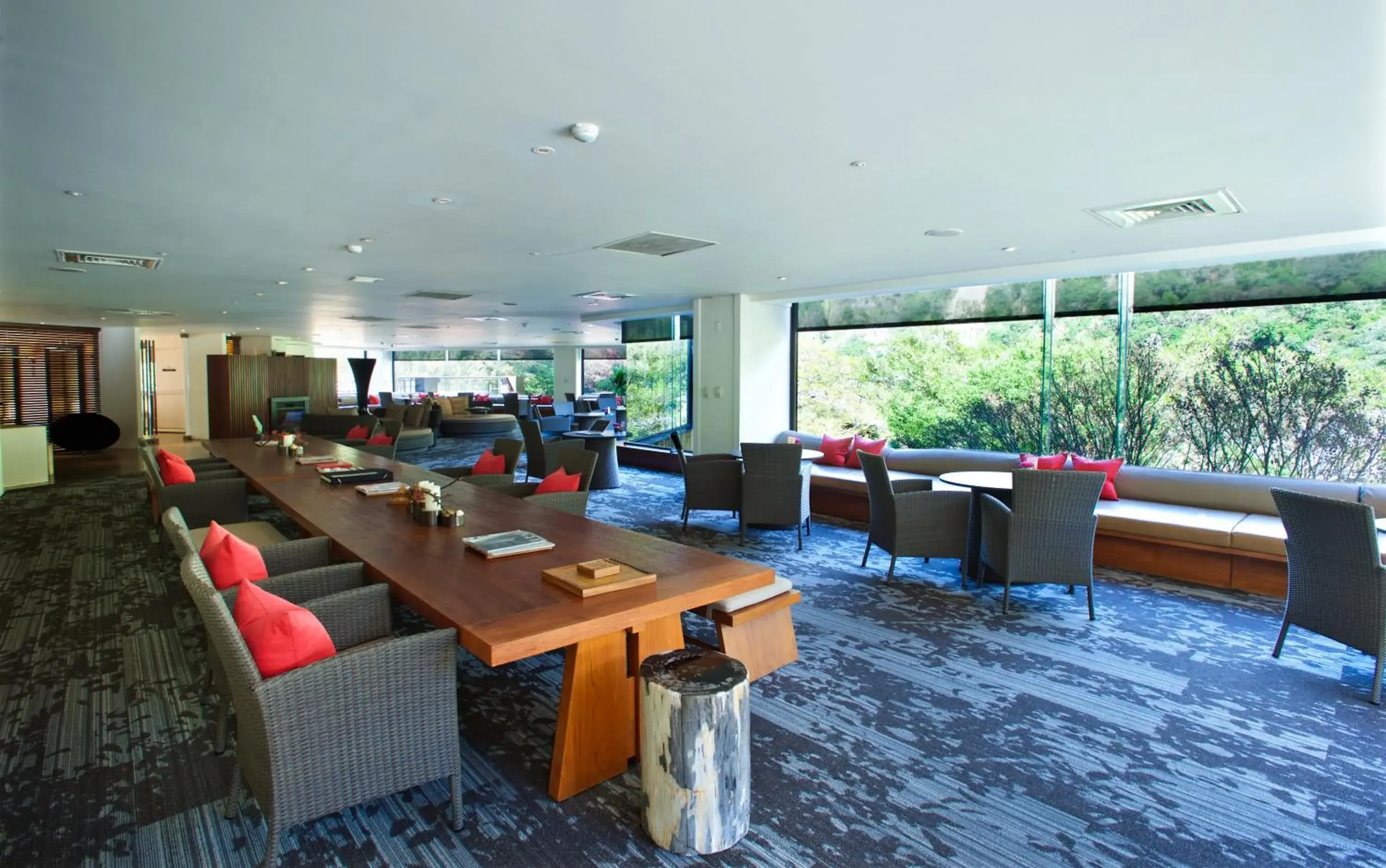Lounge or bar in Silks Place Taroko Hotel Lounge or bar in Silks Place Taroko Hotel