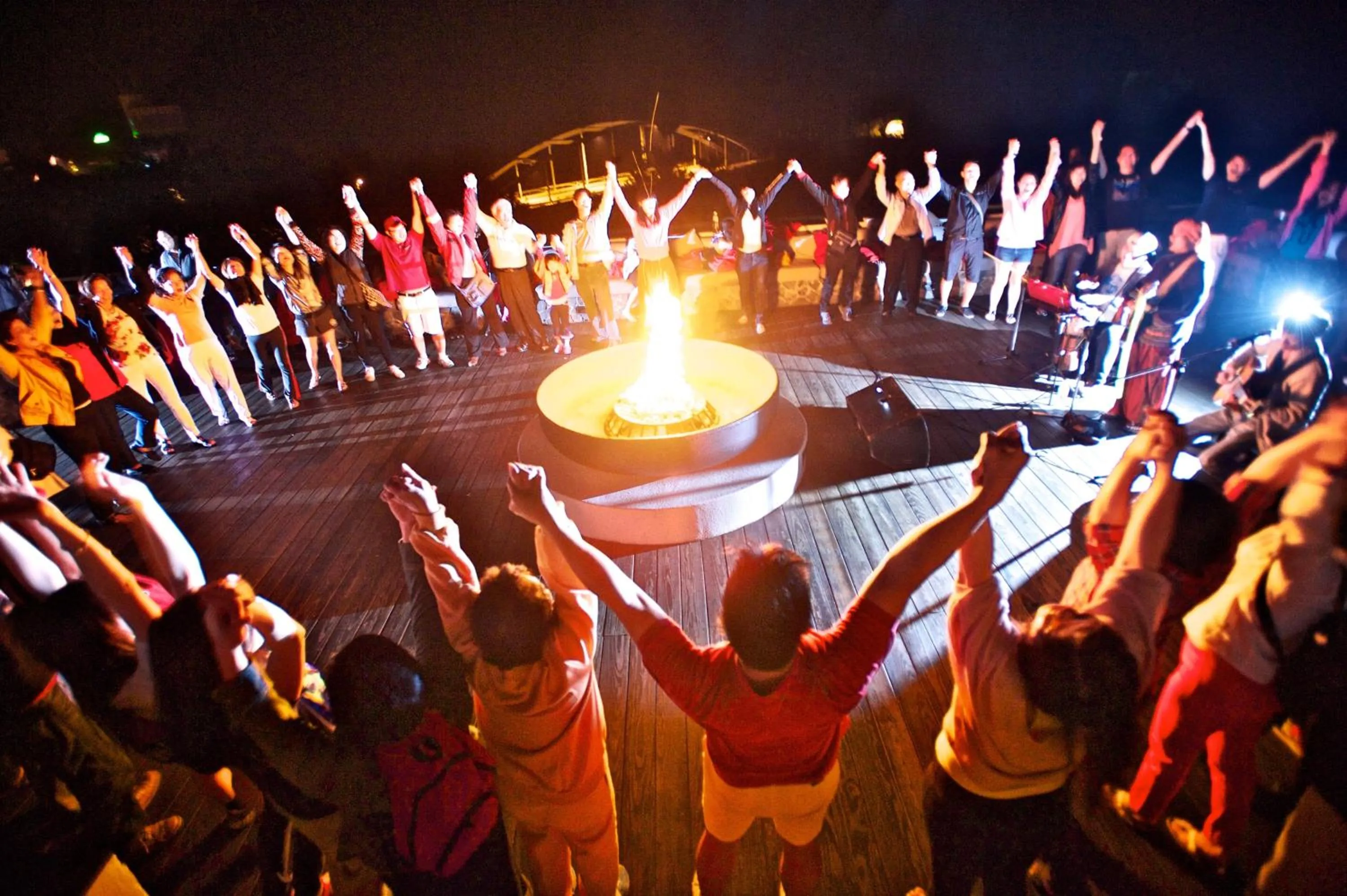 Evening entertainment in Silks Place Taroko Hotel