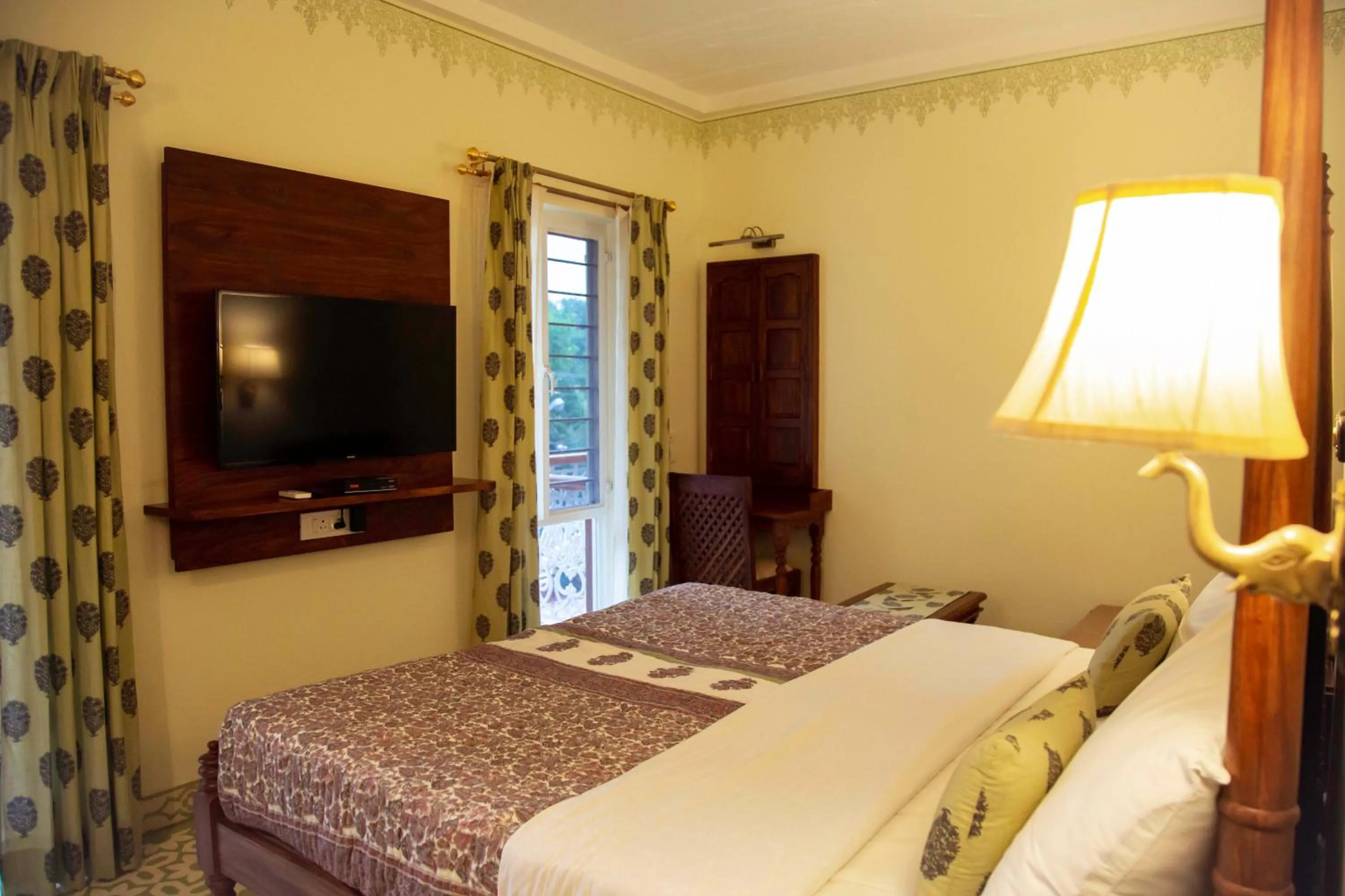 Bedroom, Bed in Hotel Jai Niwas