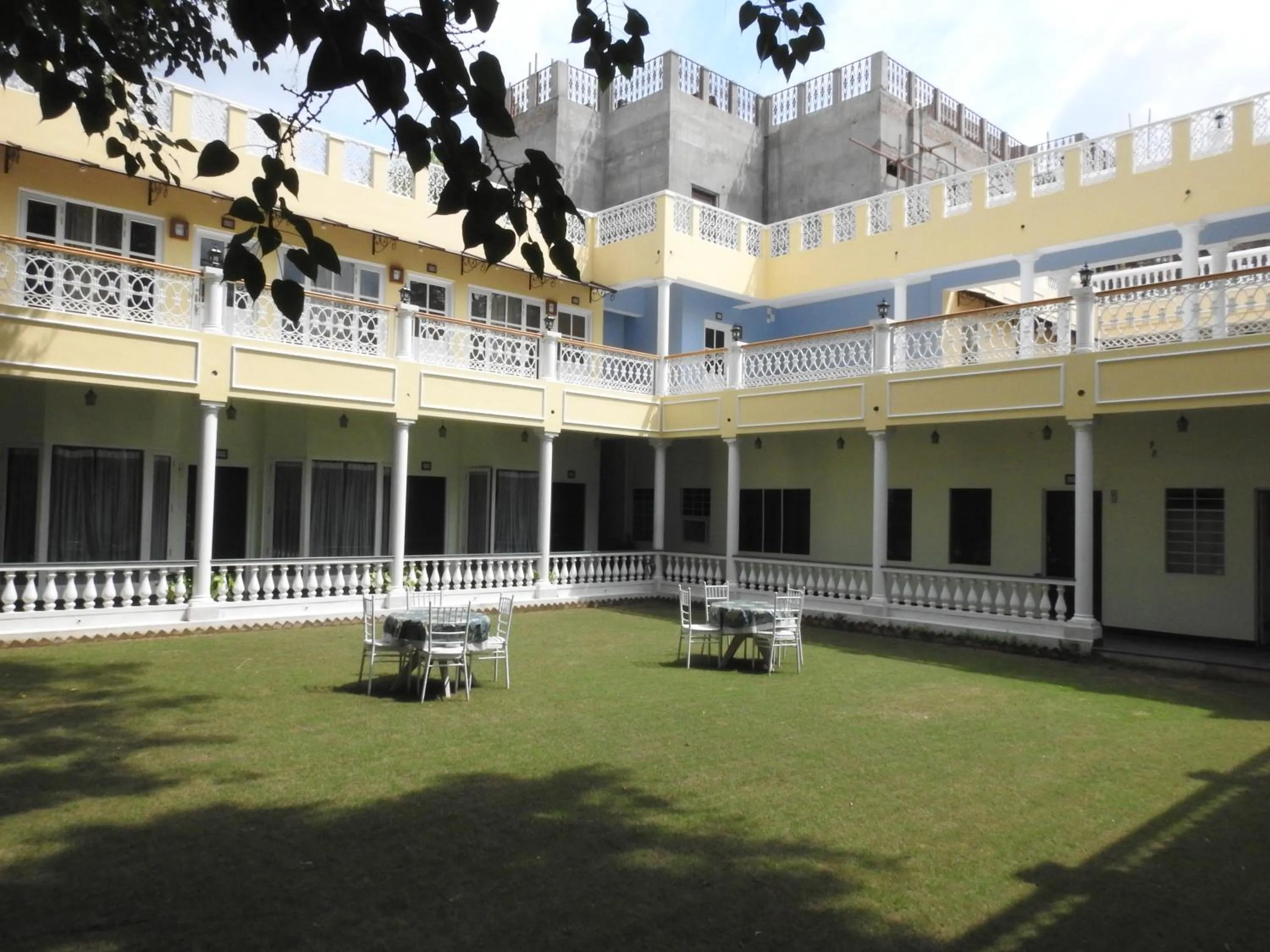 Property building in Hotel Jai Niwas