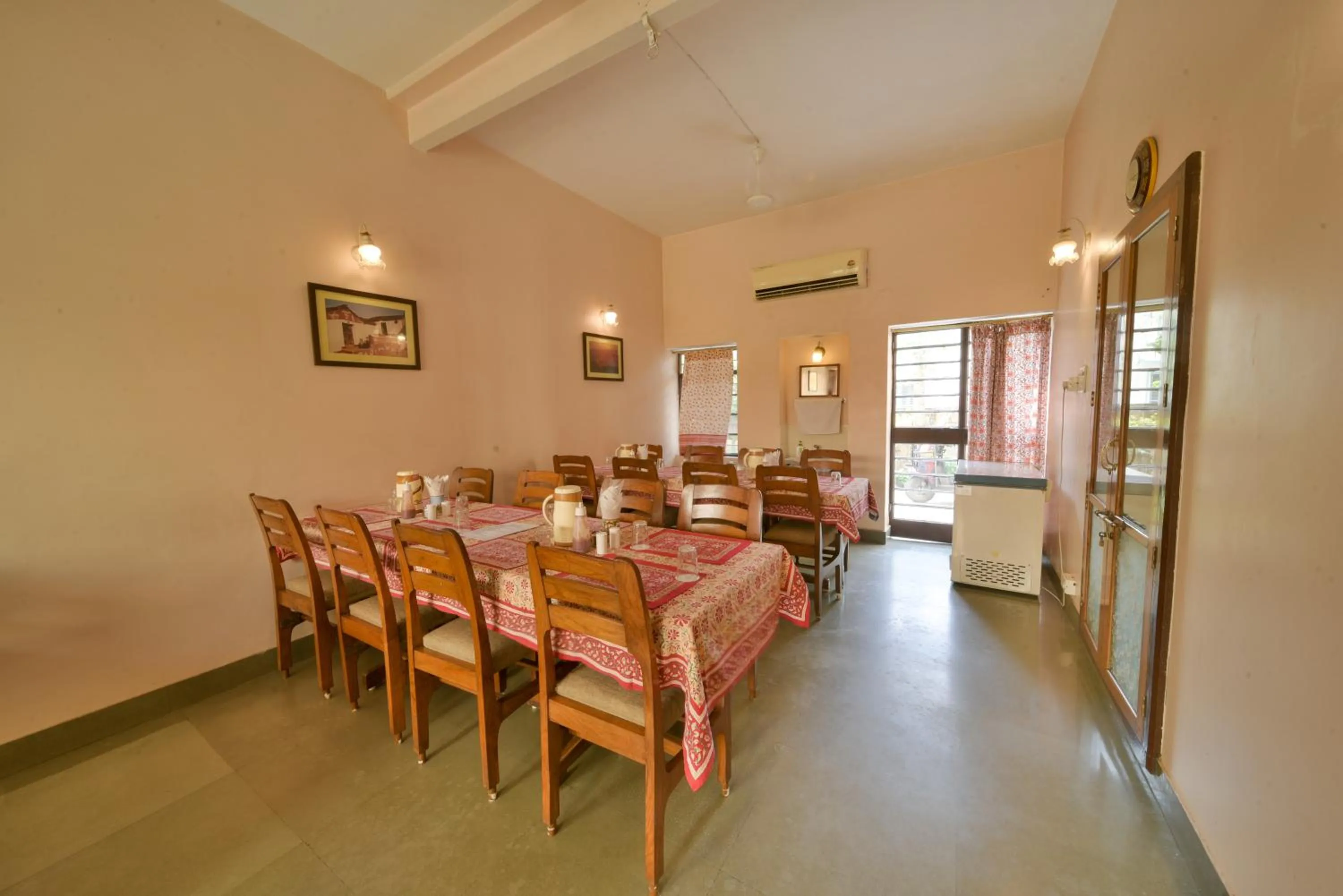 Dining area in Hotel Jai Niwas