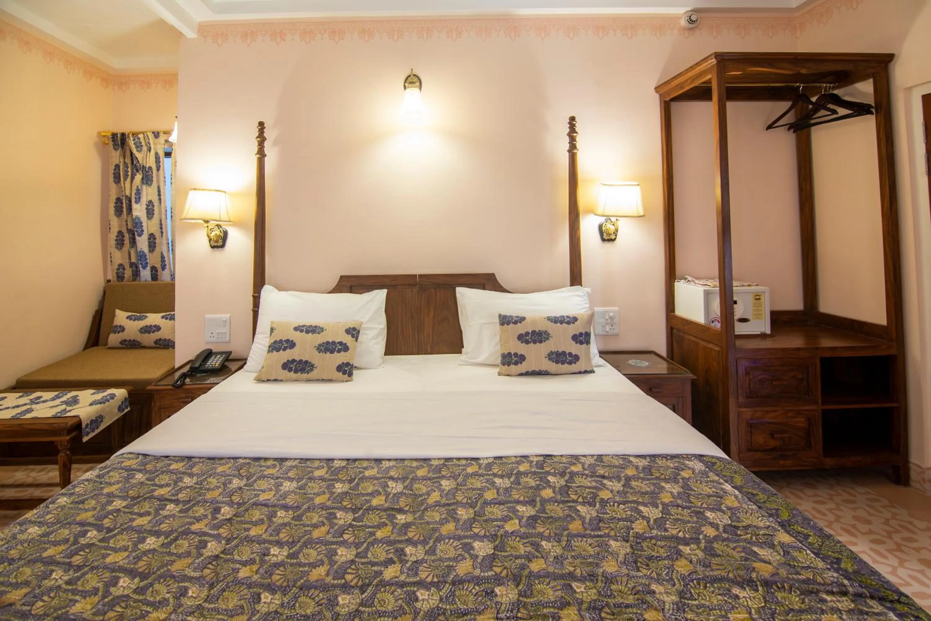 Bedroom, Bed in Hotel Jai Niwas