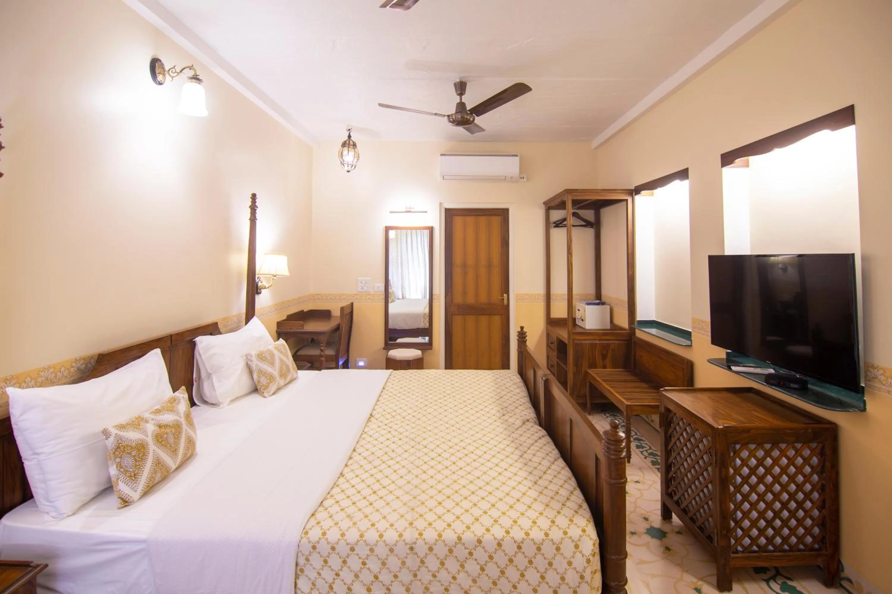 Bedroom, Bed in Hotel Jai Niwas