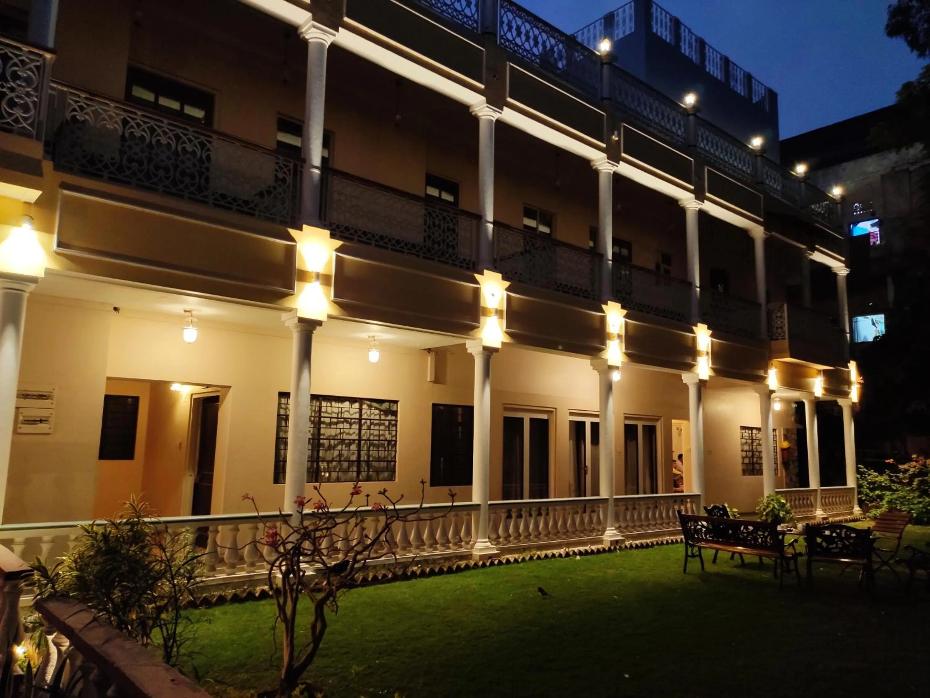 Property building in Hotel Jai Niwas