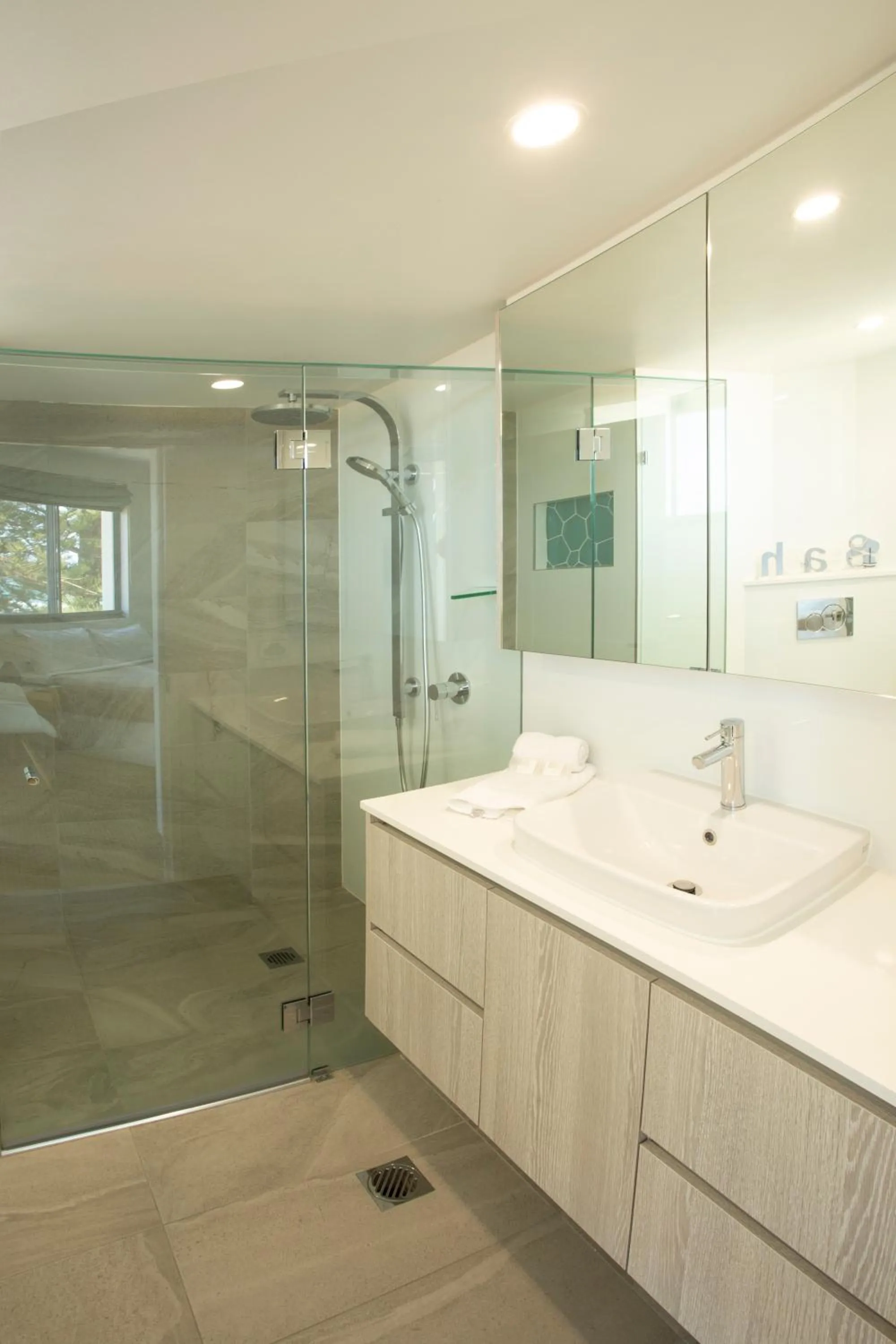 Shower in Oceanside Resort - Absolute Beachfront Apartments