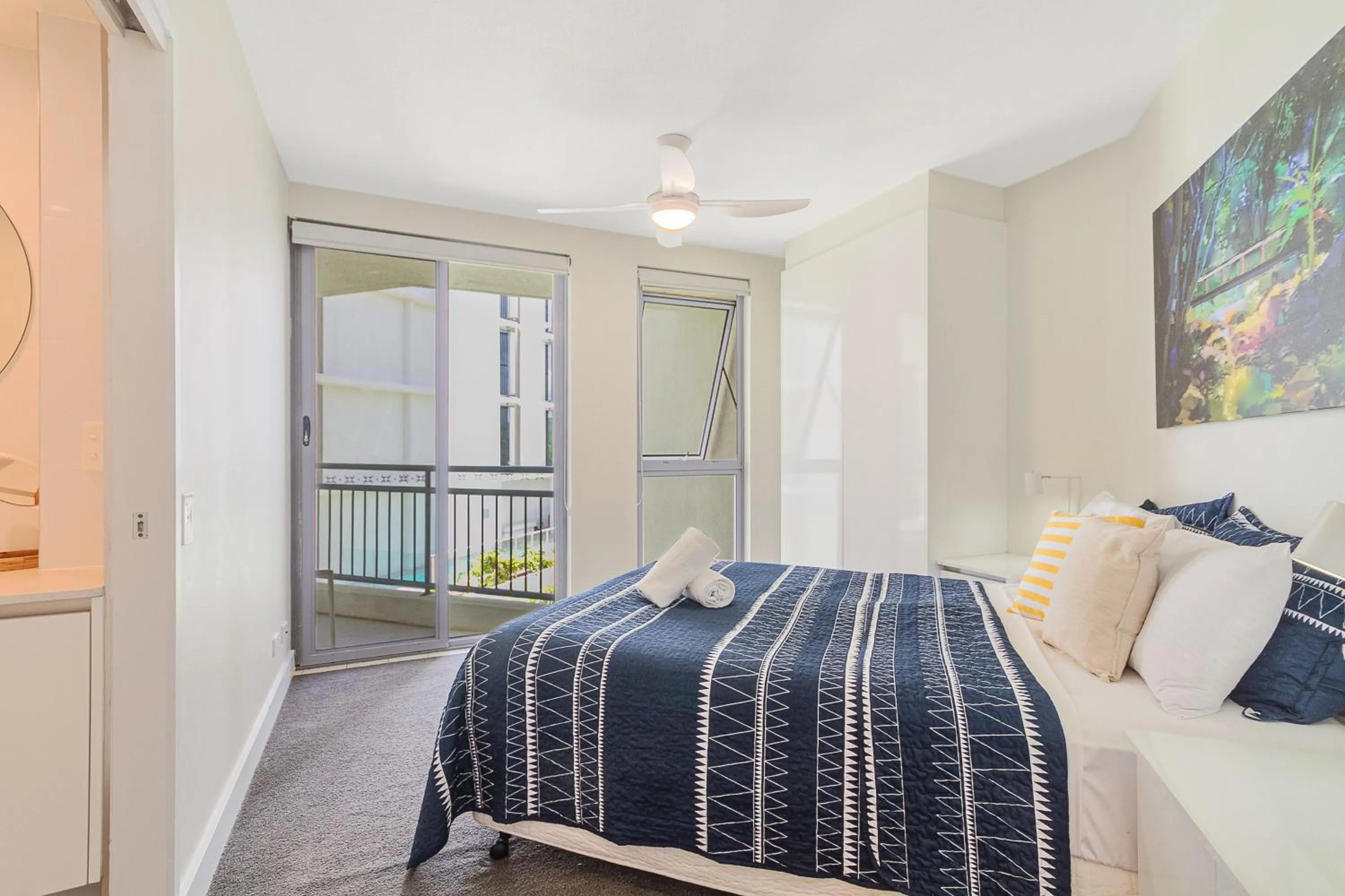 Bedroom, Bed in Oceanside Resort - Absolute Beachfront Apartments