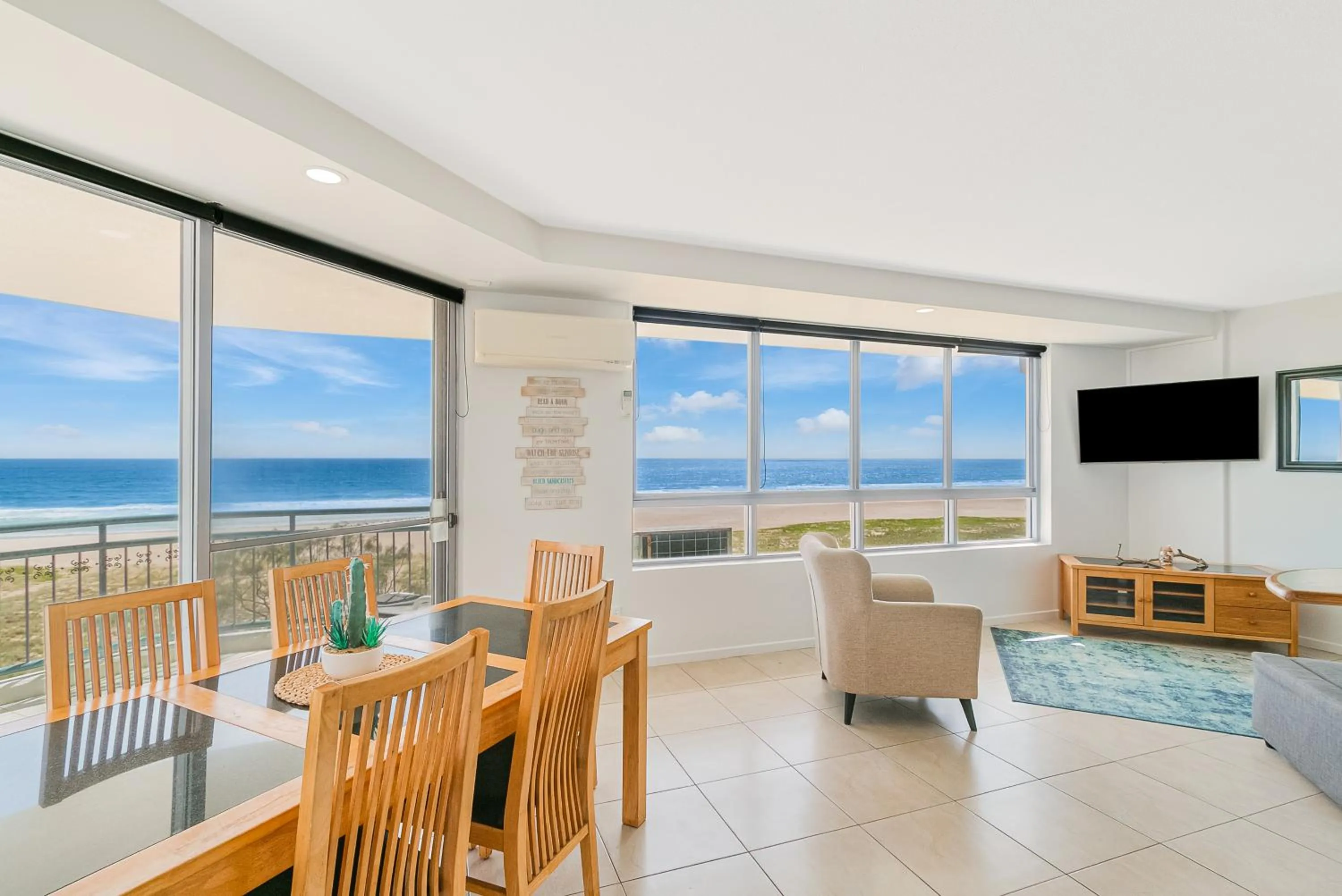 Living room in Oceanside Resort - Absolute Beachfront Apartments