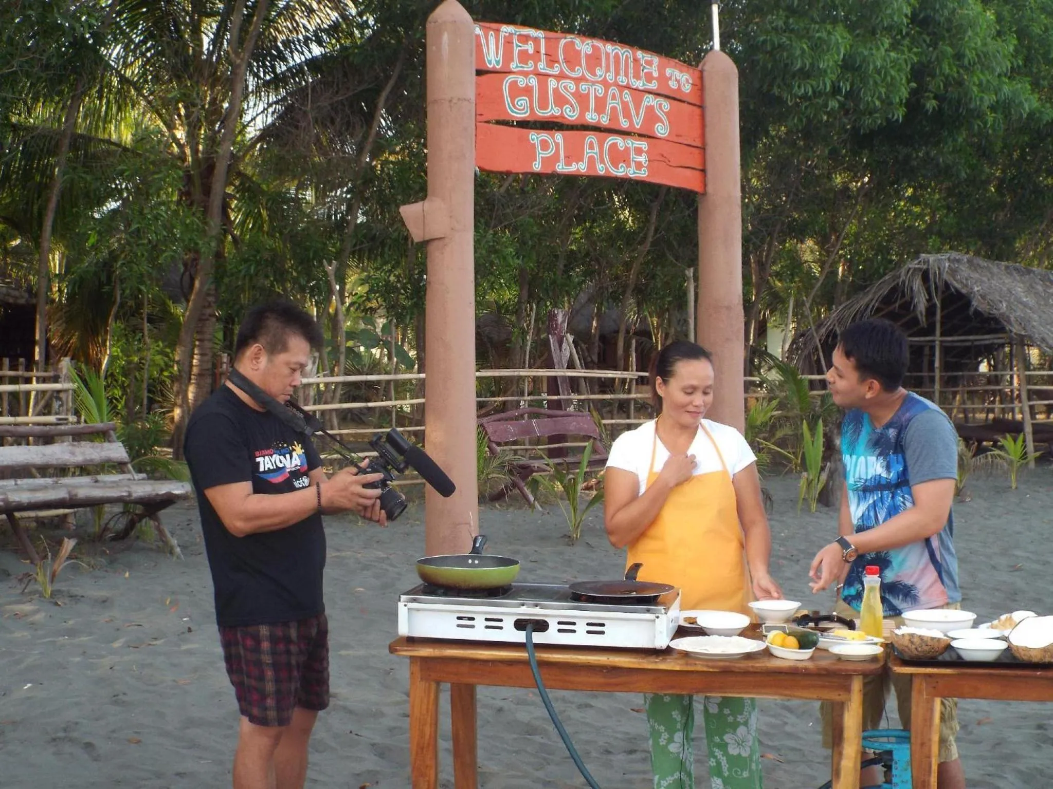 Restaurant/places to eat in Sablayan Gustav's Place Silver Beach Dive Resort