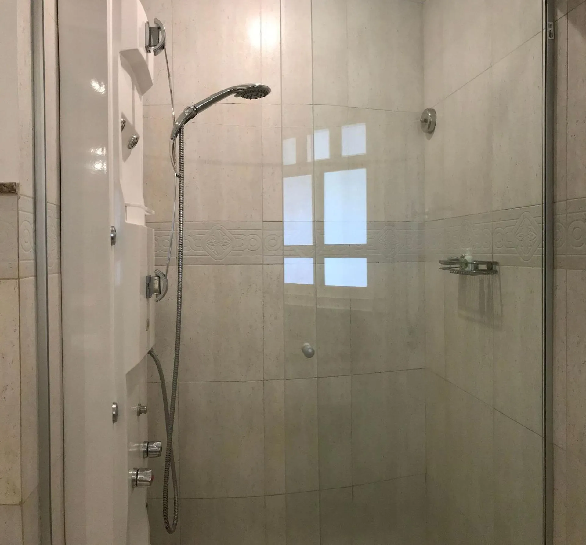 Shower, Bathroom in IL Campanario é Destino Floripa