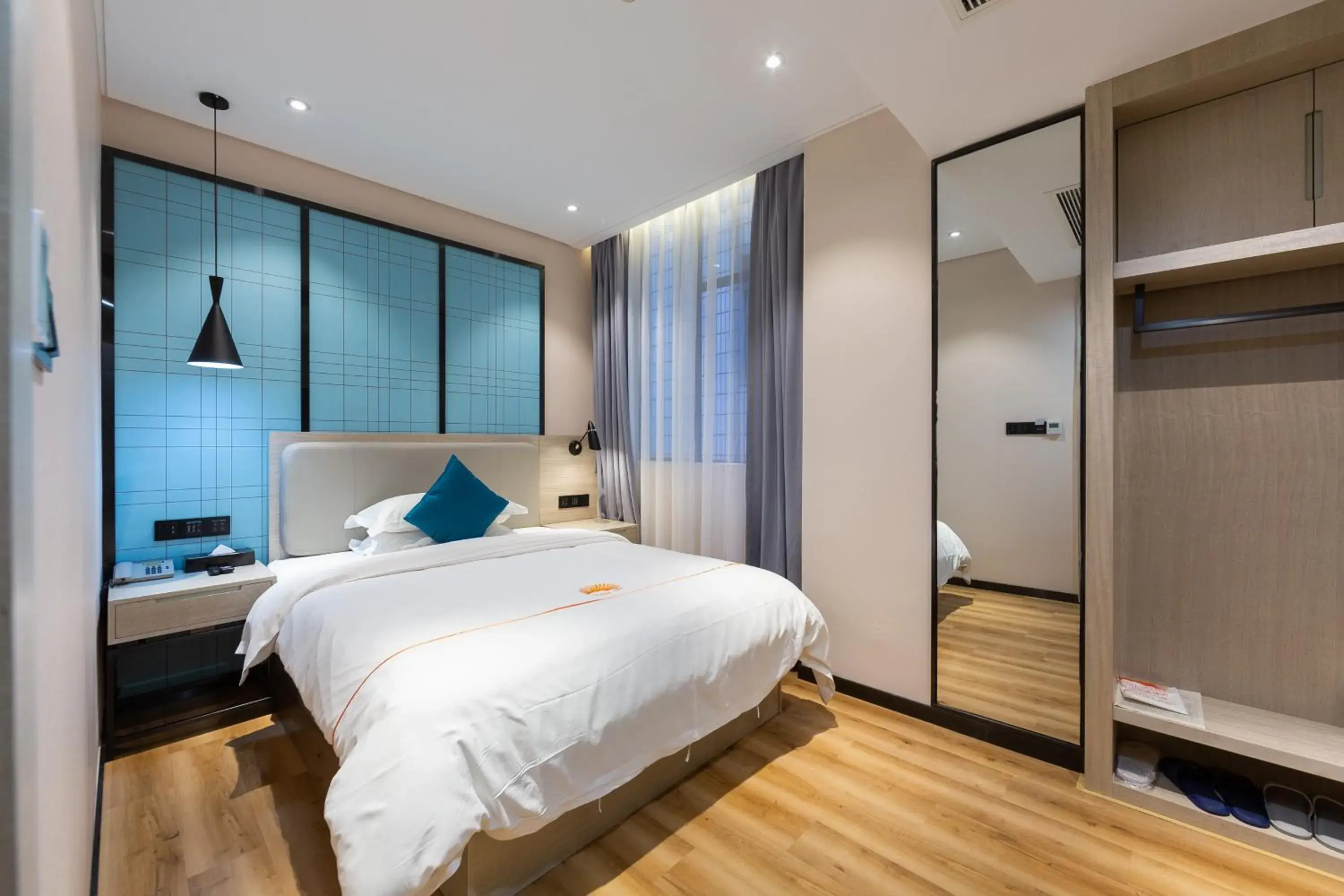 Bed in 朗逸商务酒店 Warm Yes Hotel-广交会期间提供免费穿梭巴士 Bed in 朗逸商务酒店 Warm Yes Hotel-广交会期间提供免费穿梭巴士