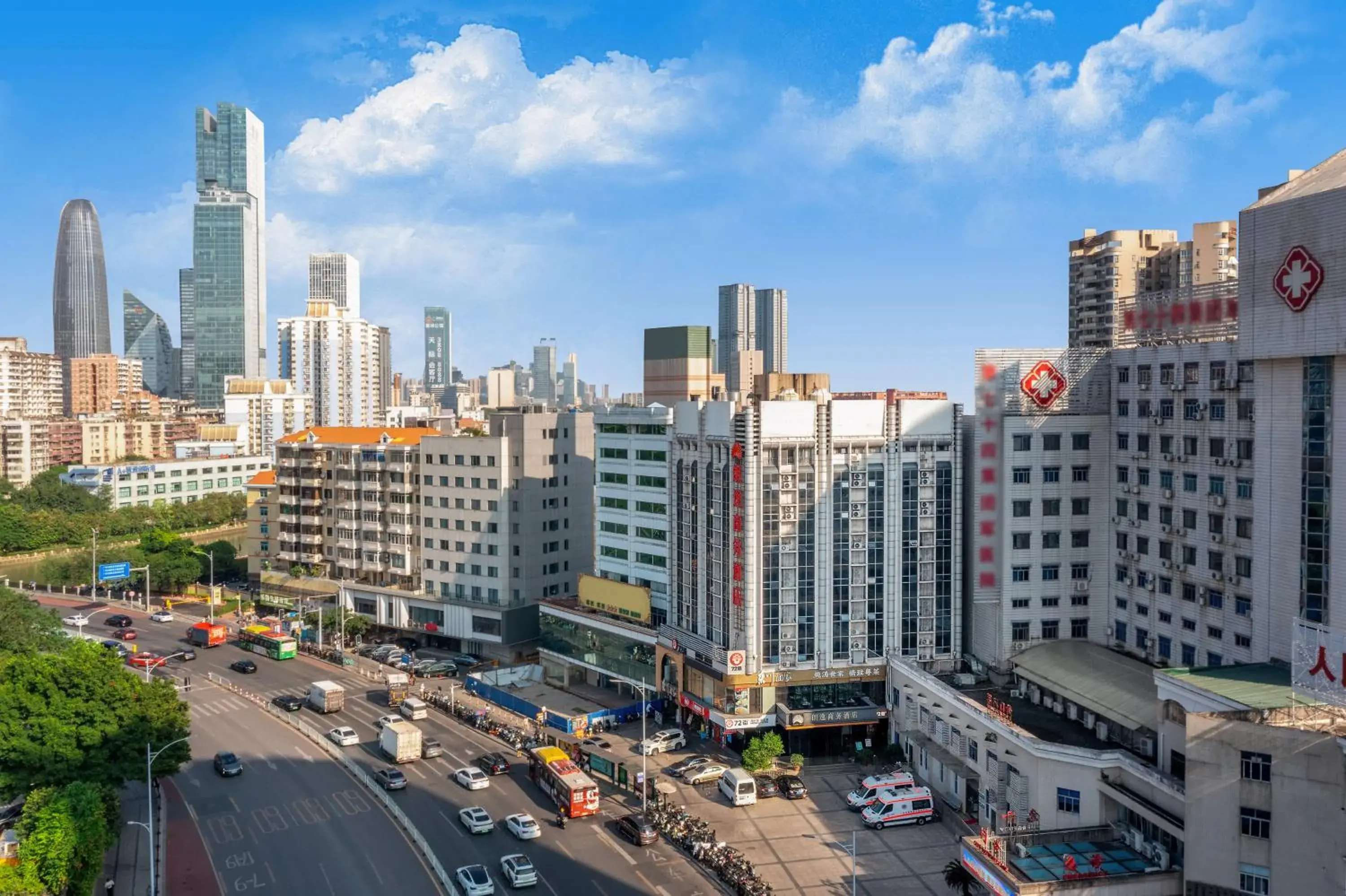 Property building in 朗逸商务酒店 Warm Yes Hotel-广交会期间提供免费穿梭巴士 Property building in 朗逸商务酒店 Warm Yes Hotel-广交会期间提供免费穿梭巴士