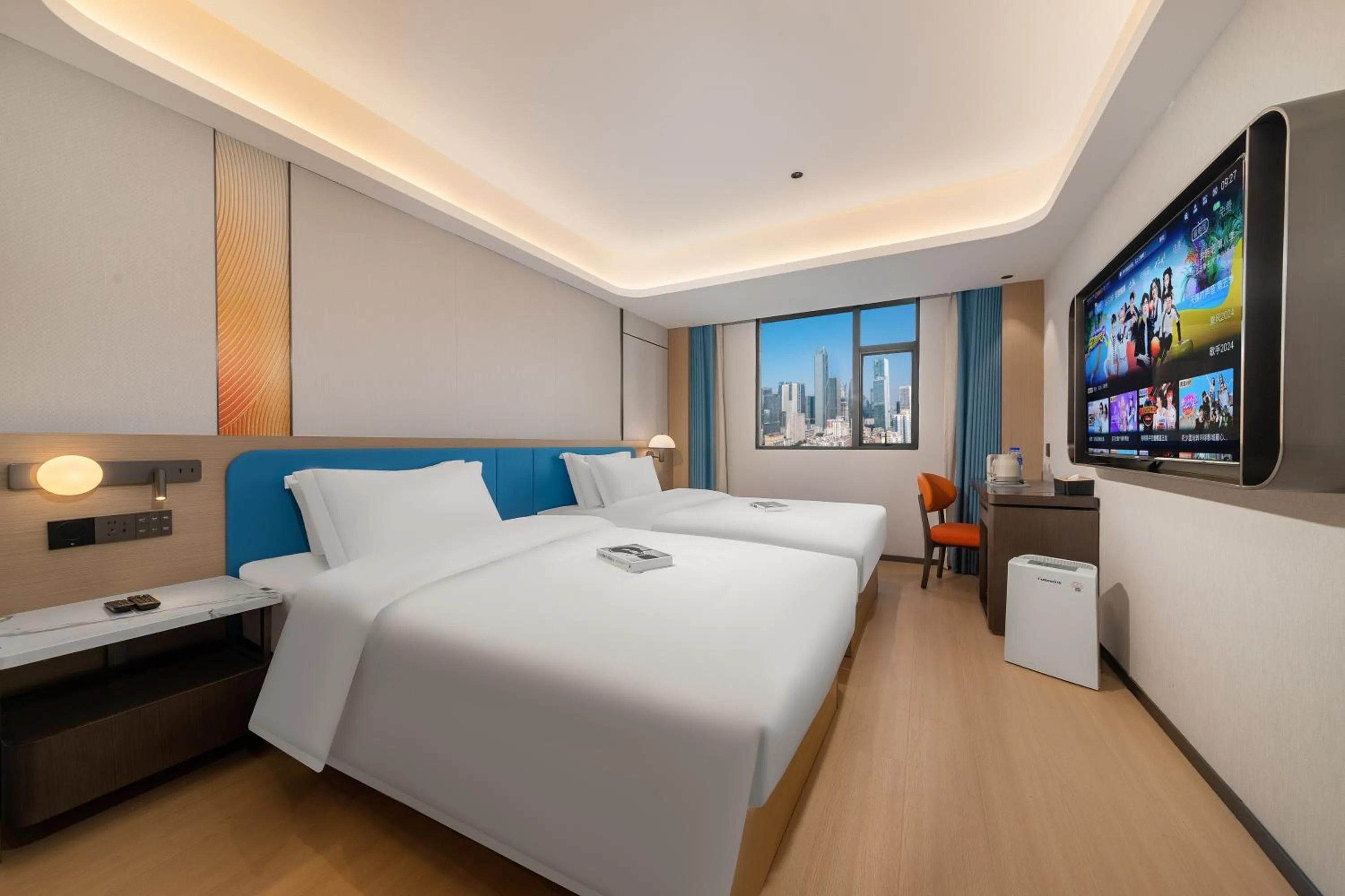 Photo of the whole room, Bed in 朗逸商务酒店 Warm Yes Hotel-广交会期间提供免费穿梭巴士