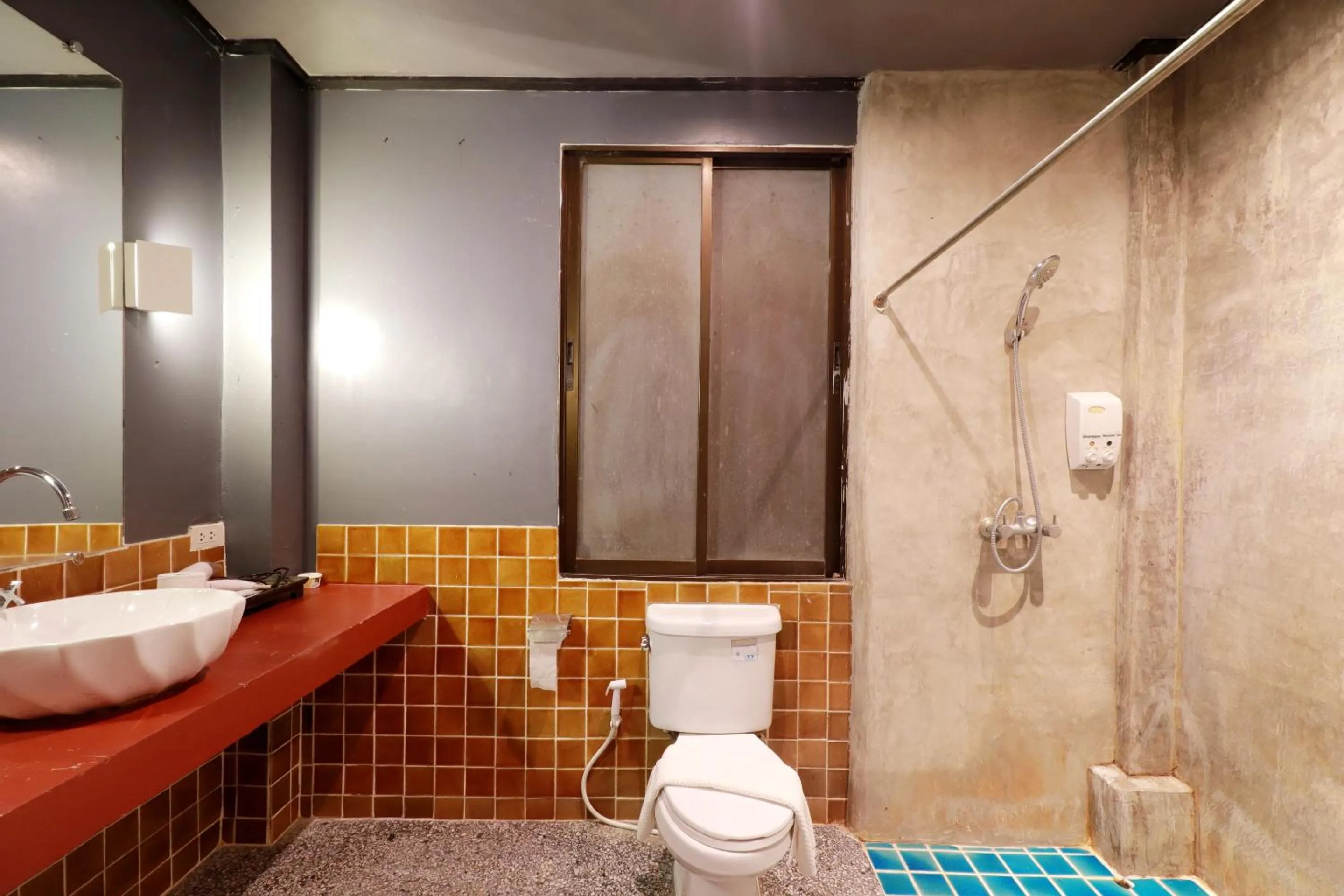 Bathroom in Capital O 464 At Nata Chiangmai Chic Jungle