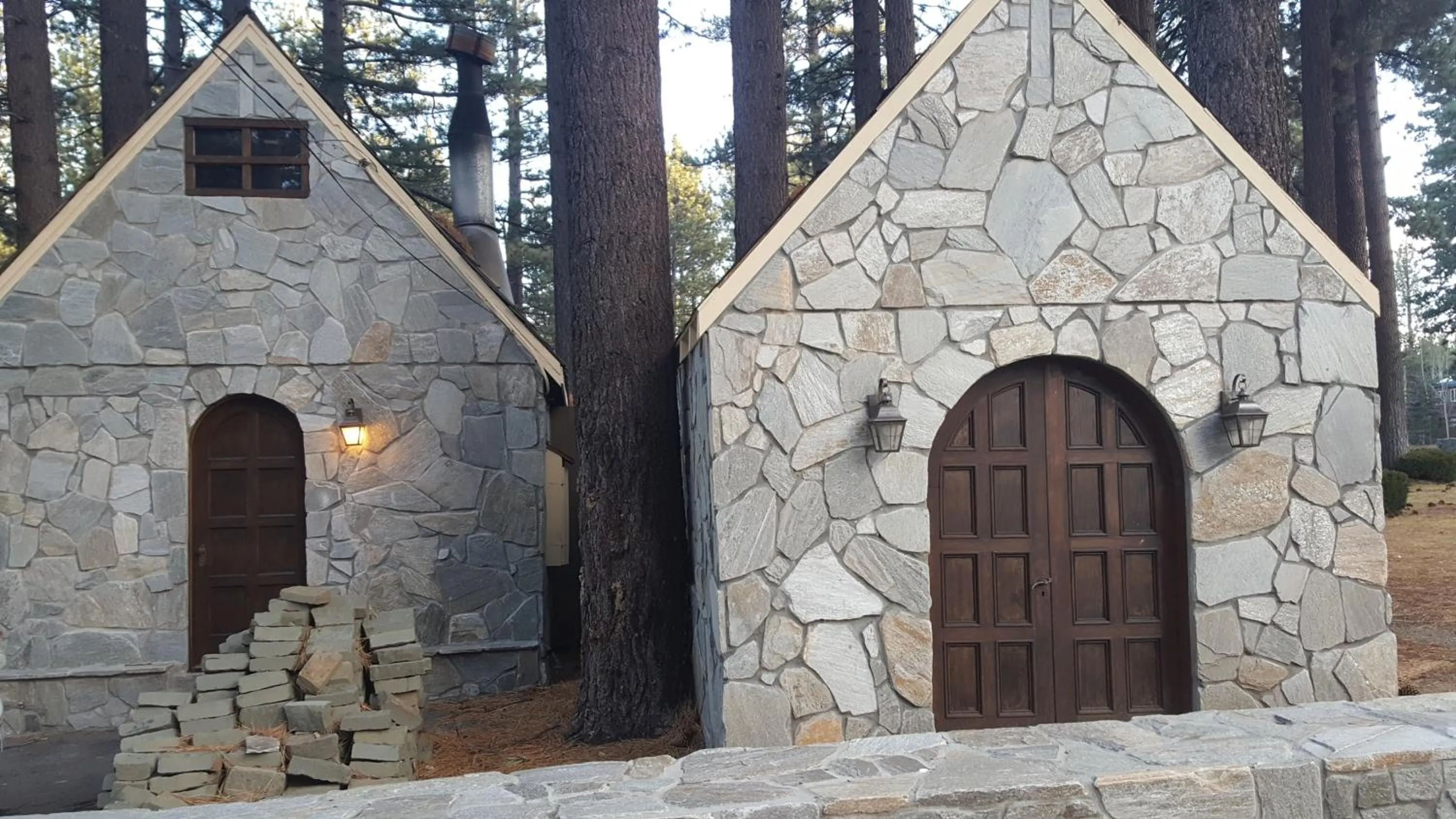 Property building in Emerald Bay Lodge
