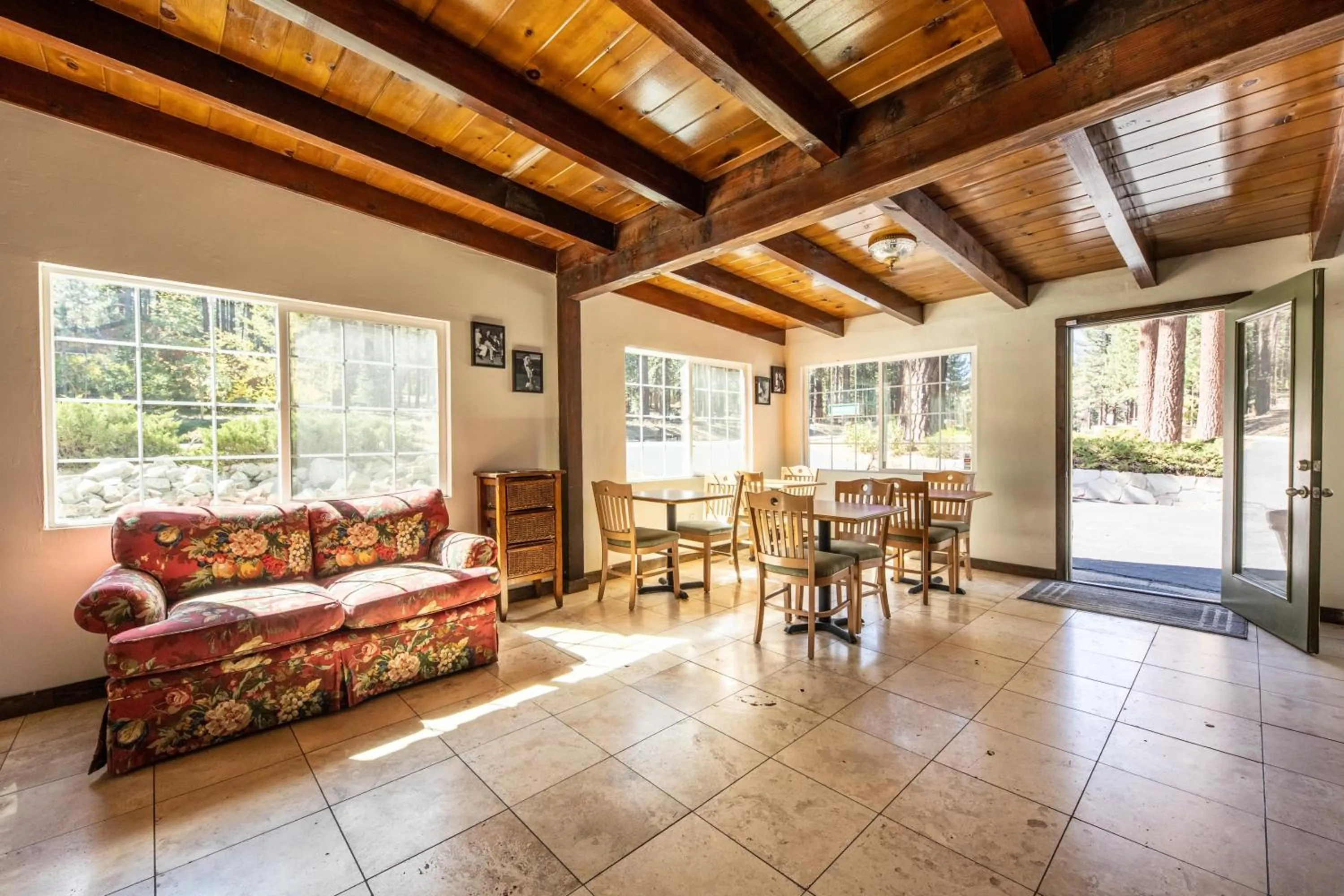 Seating area in Emerald Bay Lodge