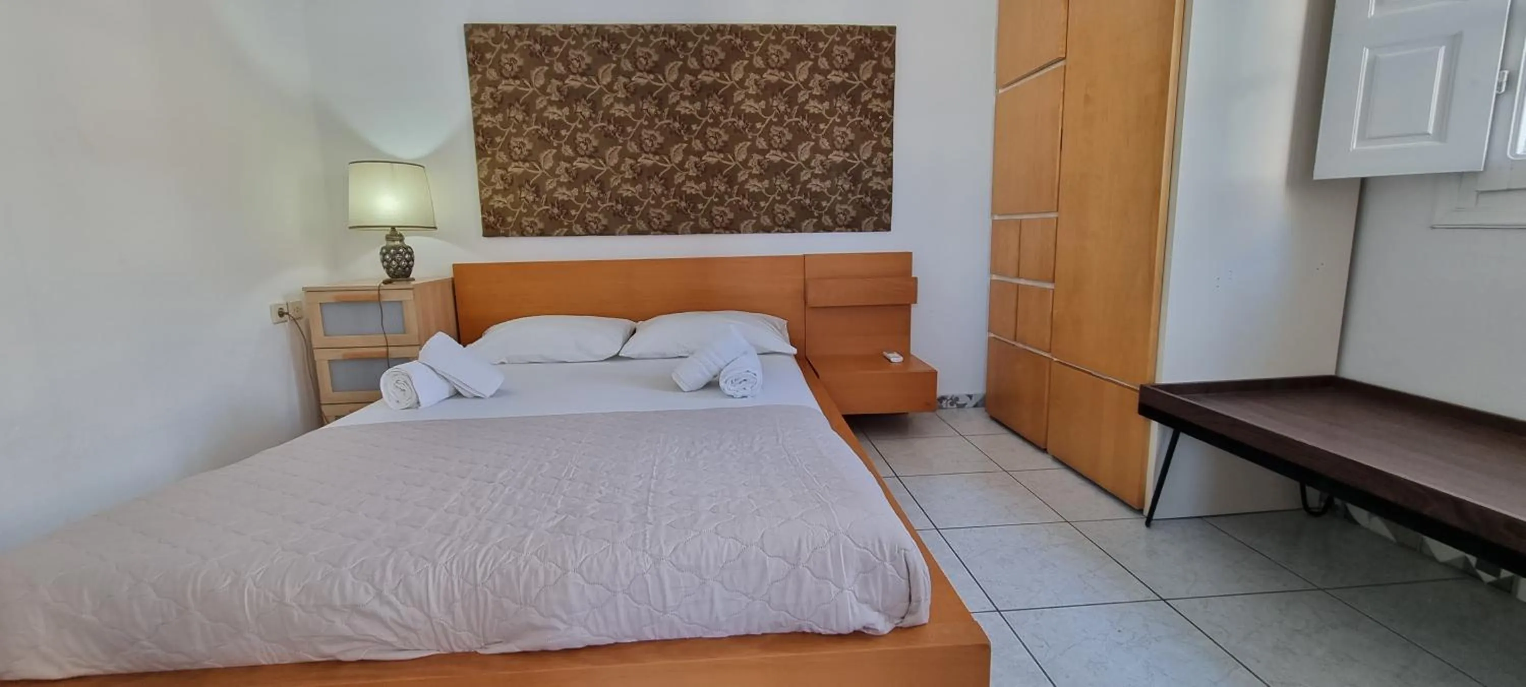 Bedroom, Bed in Three Harites