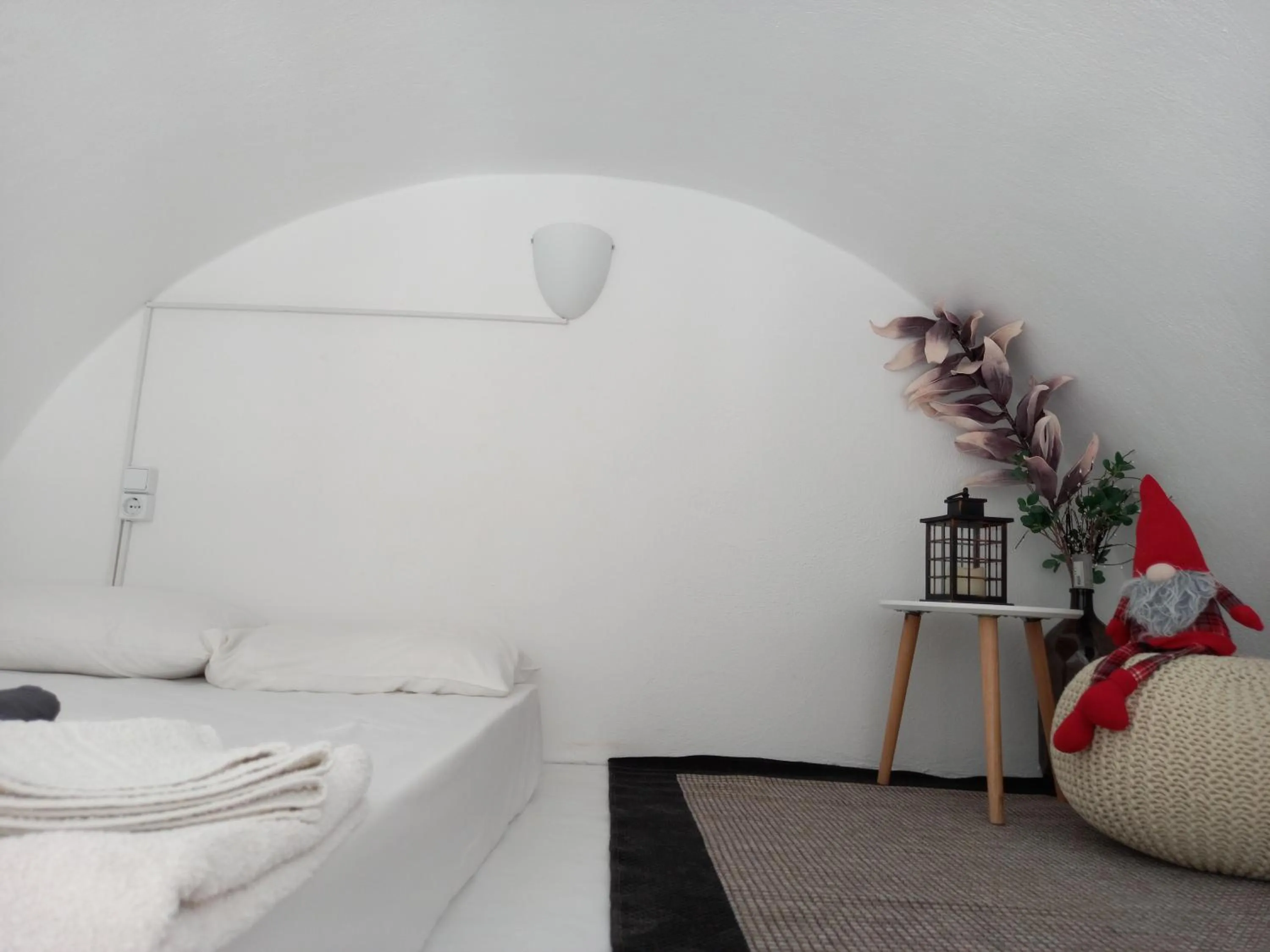 Bedroom, Bed in Three Harites