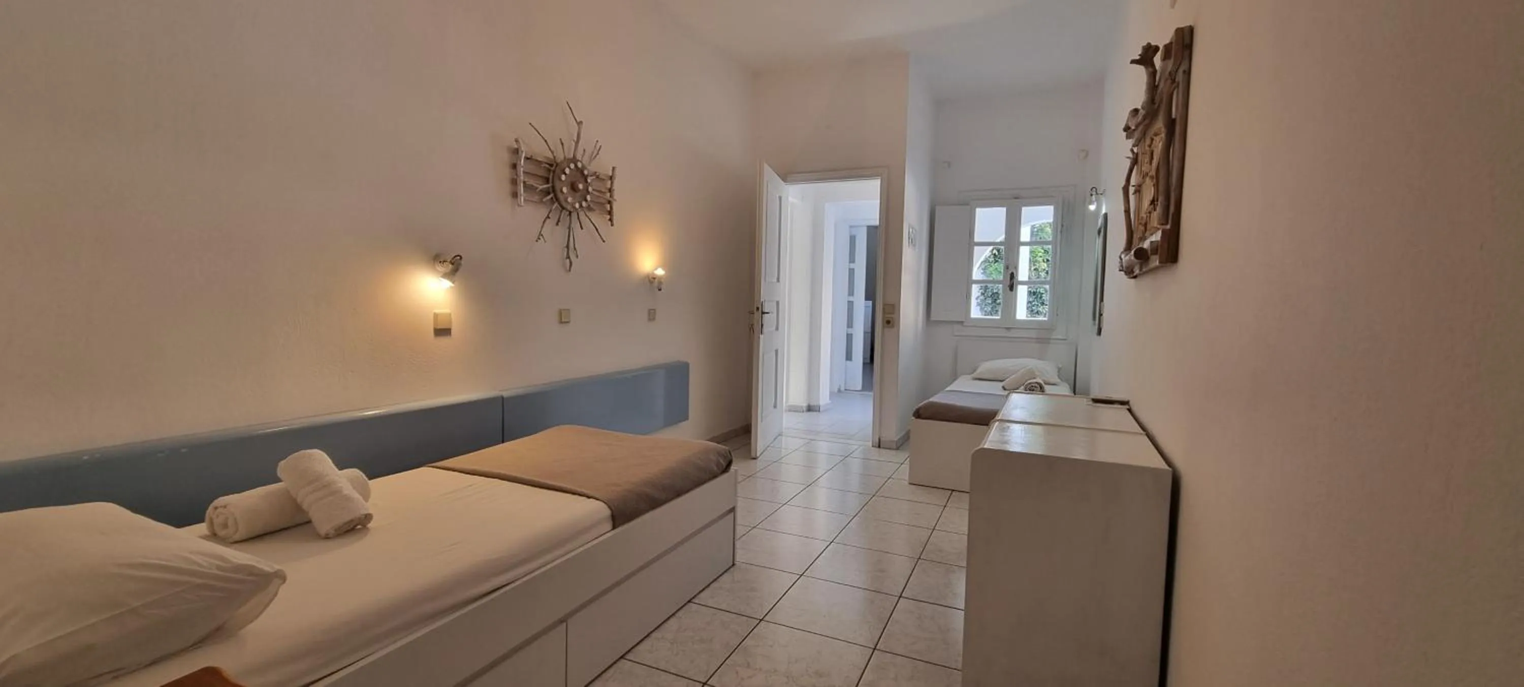 Bedroom, Bed in Three Harites