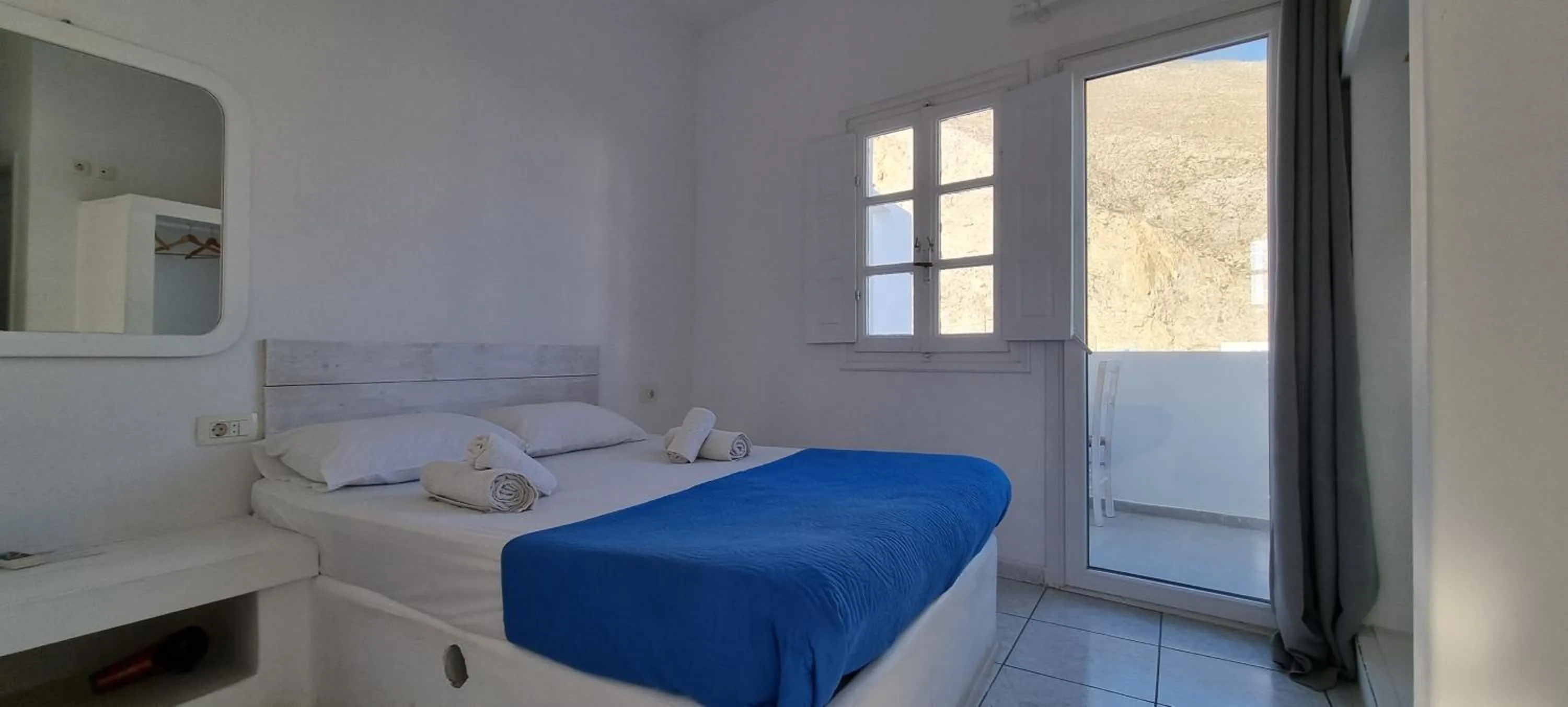 Bedroom in Three Harites