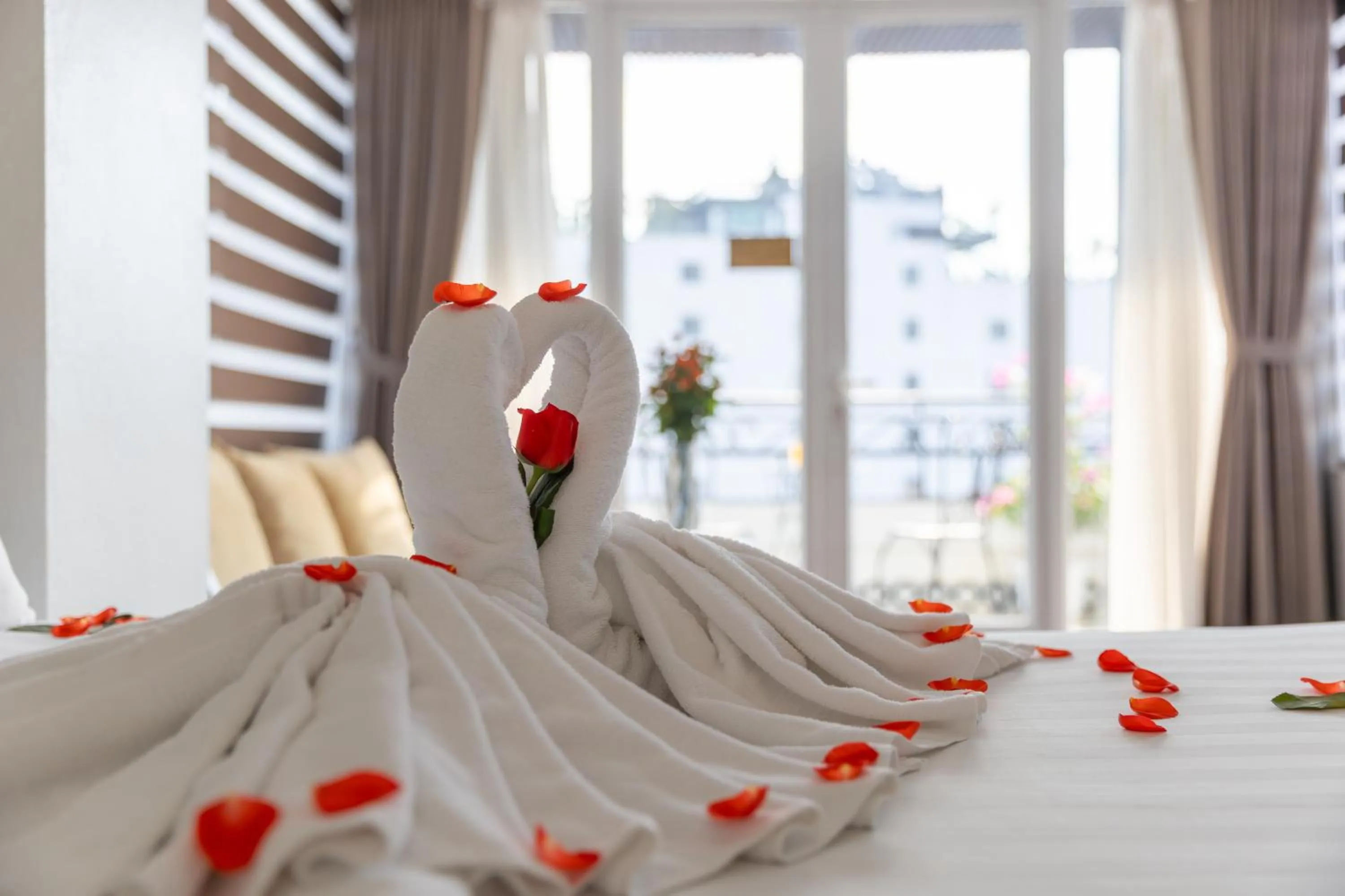 Property building, Bed in Hanoi House Hotel & Travel