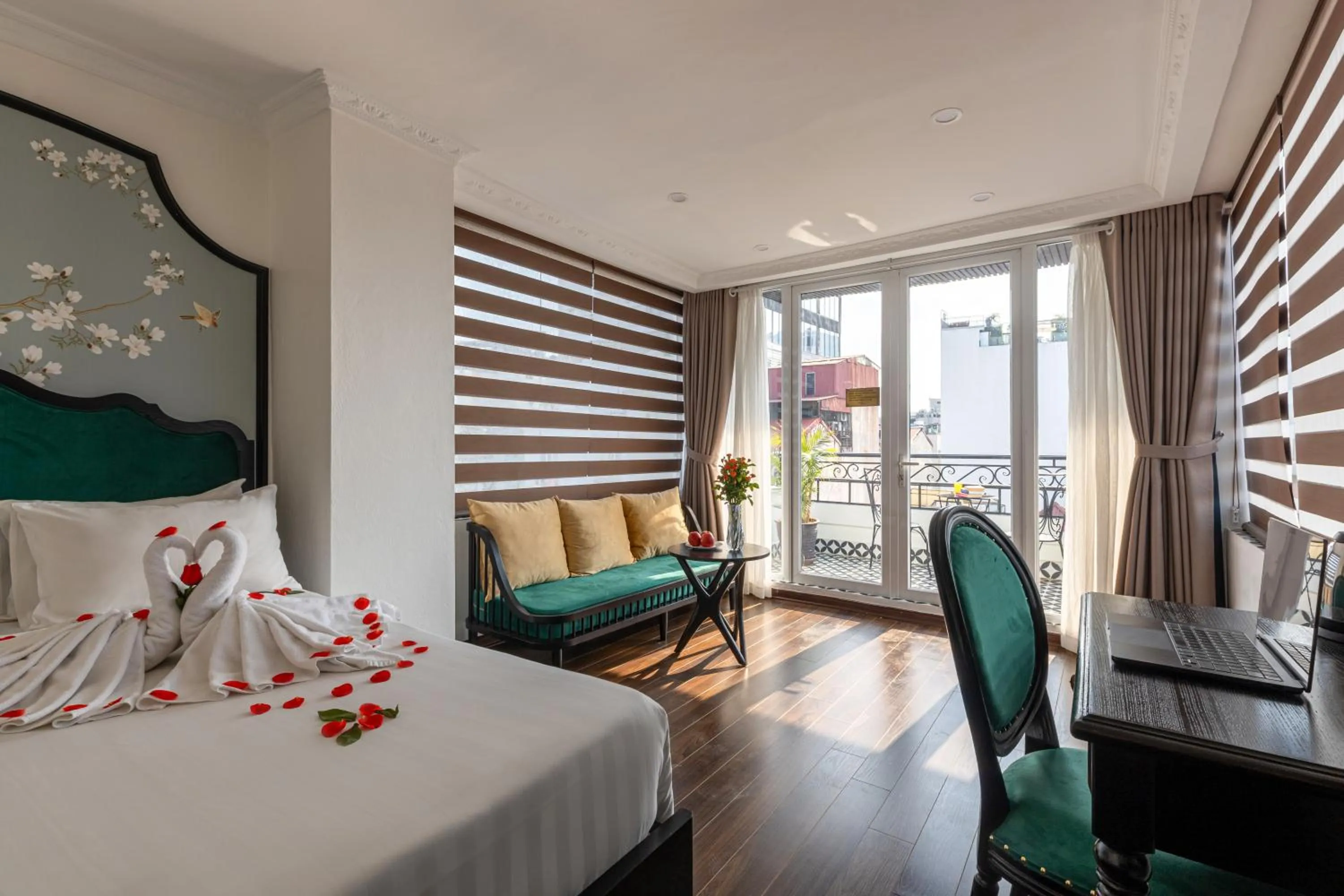 Property building, Bed in Hanoi House Hotel & Travel